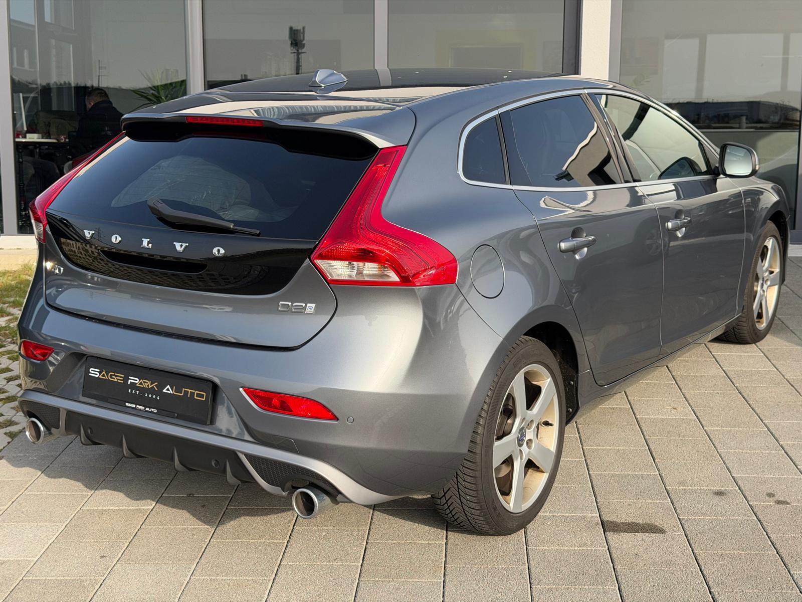 VOLVO V40 2.0 D2 Momentum R-Design S/S-image-6