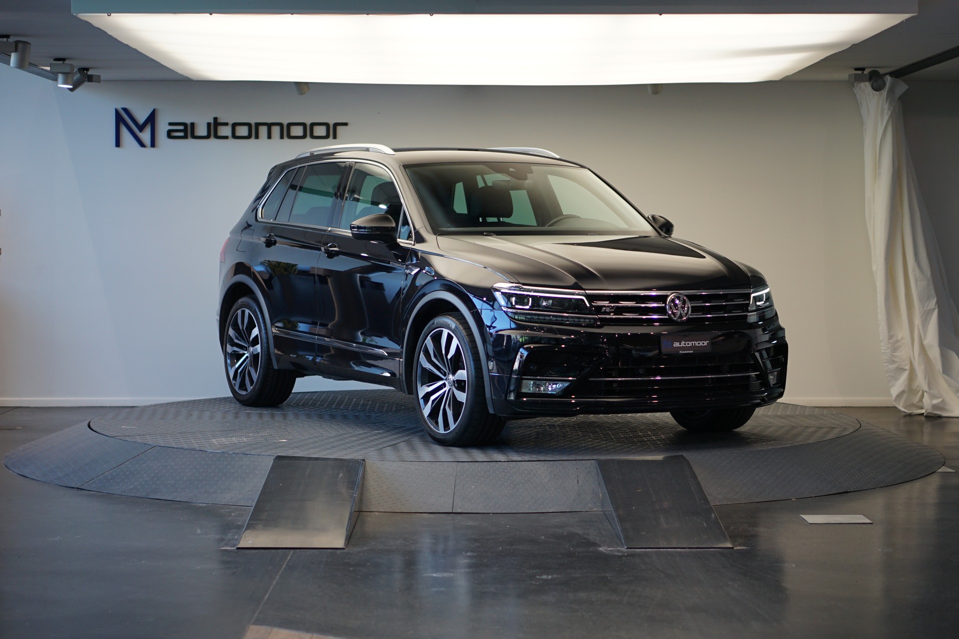 VW Tiguan 2.0TSI Highline R-Line 4Motion DSG *CH-Fahrzeug* *AHK*-showroom-element-2