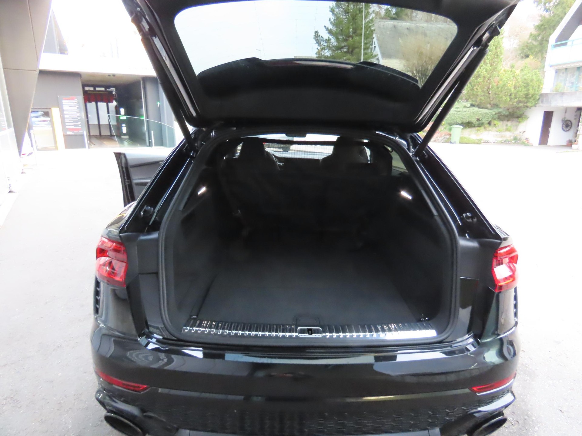 AUDI RS Q8 4.0 V8 TFSI quattro T-Tronic-image-9
