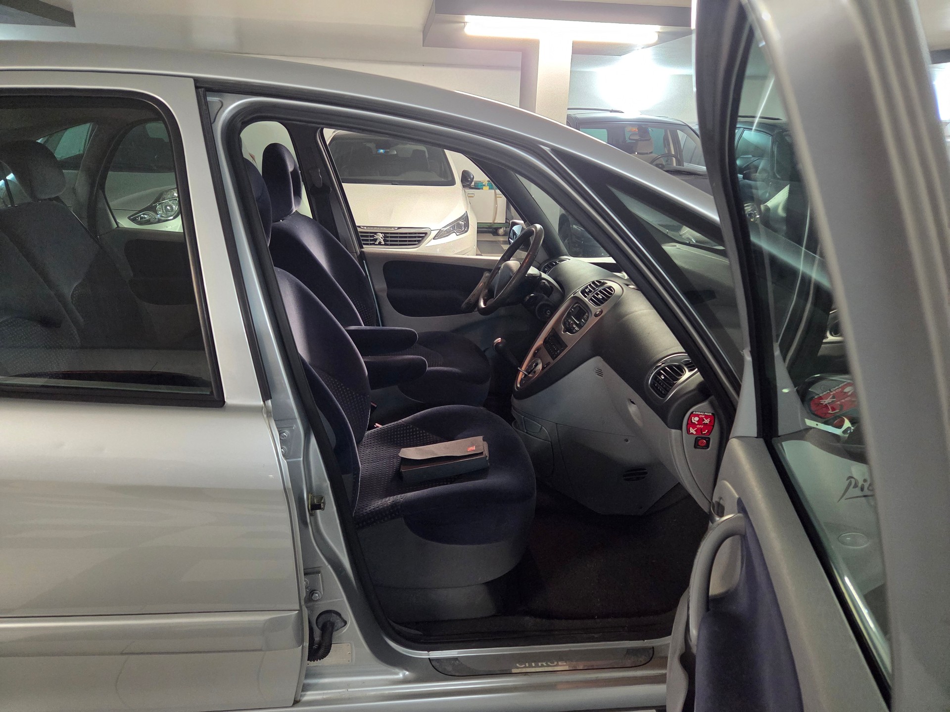CITROEN Xsara Picasso 2.0i 16V Exclusive Automatic-image-13
