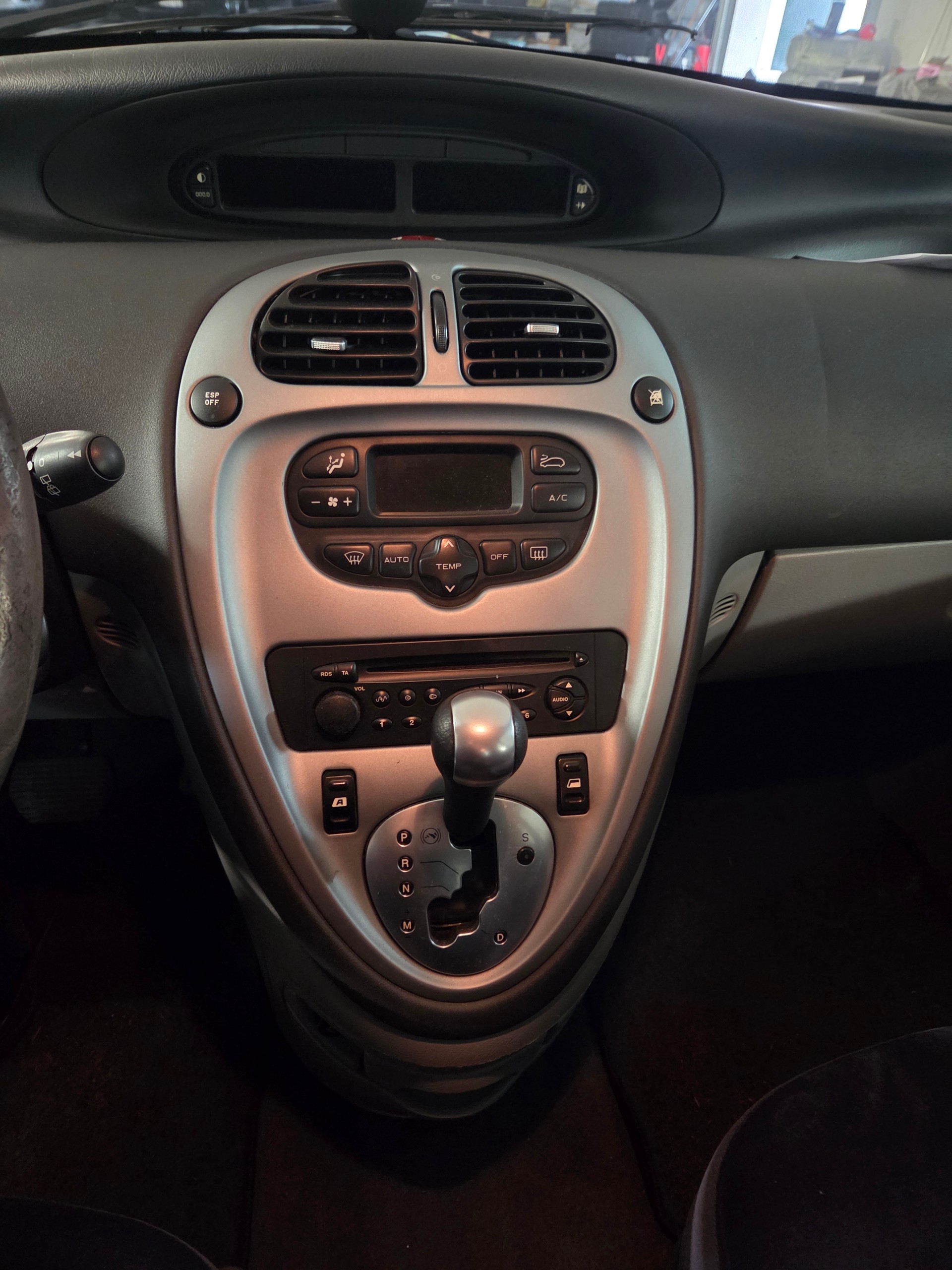 CITROEN Xsara Picasso 2.0i 16V Exclusive Automatic-image-14