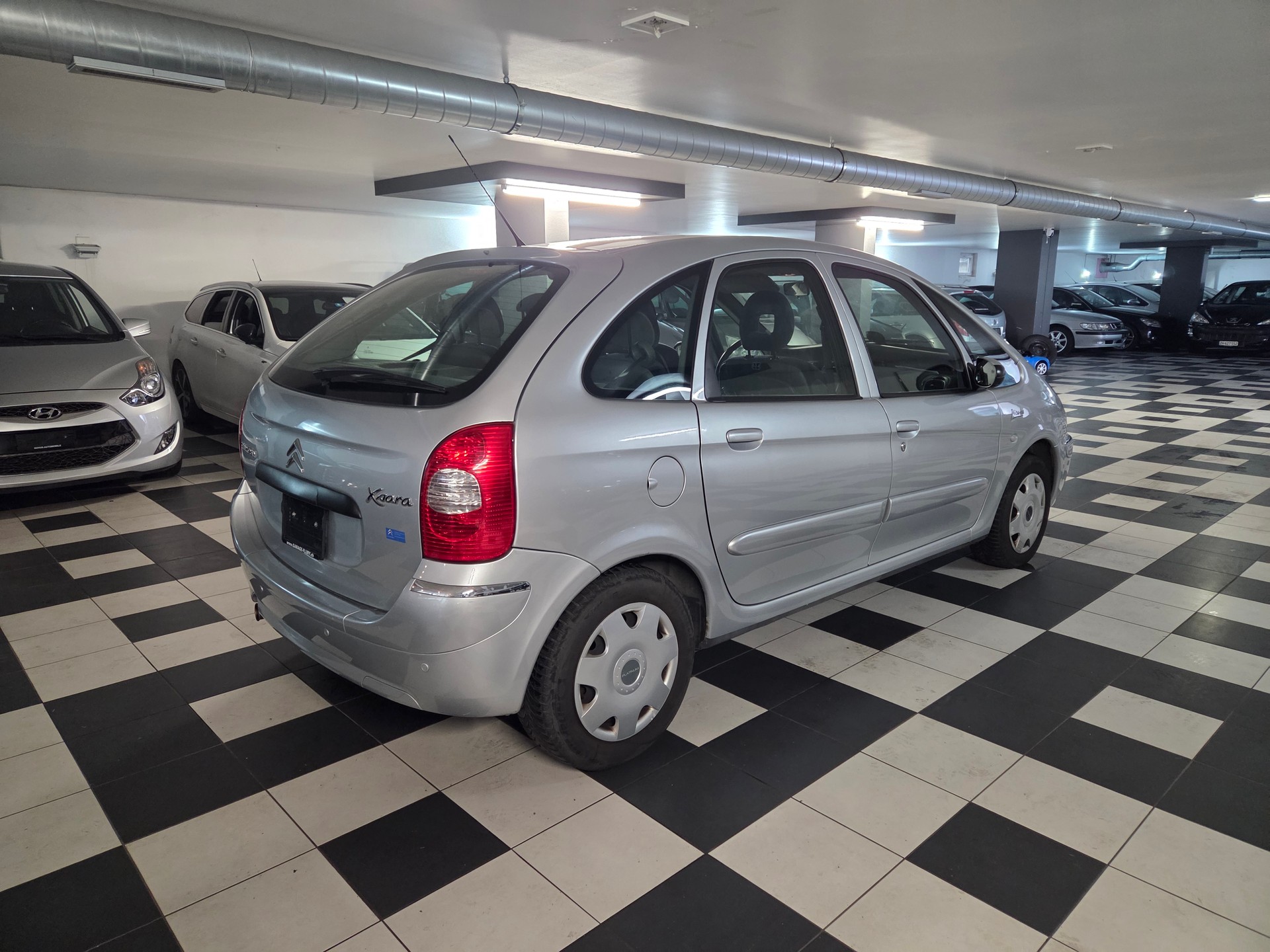 CITROEN Xsara Picasso 2.0i 16V Exclusive Automatic-image-4