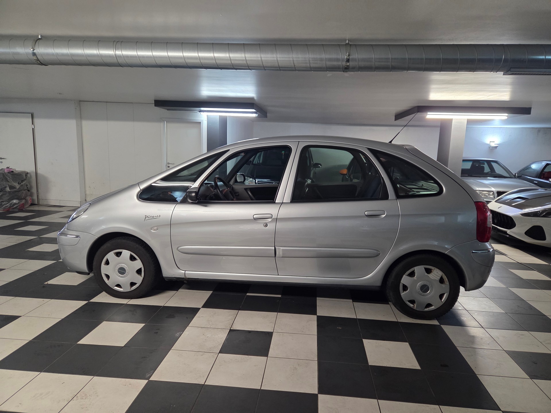 CITROEN Xsara Picasso 2.0i 16V Exclusive Automatic-image-1