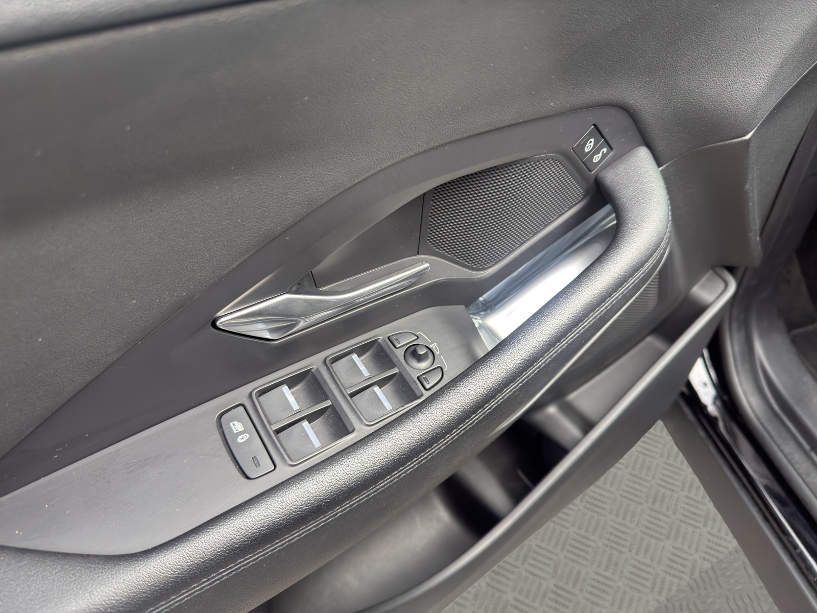 JAGUAR E-Pace 2.0 P200 HSE AWD Automatik-image-13