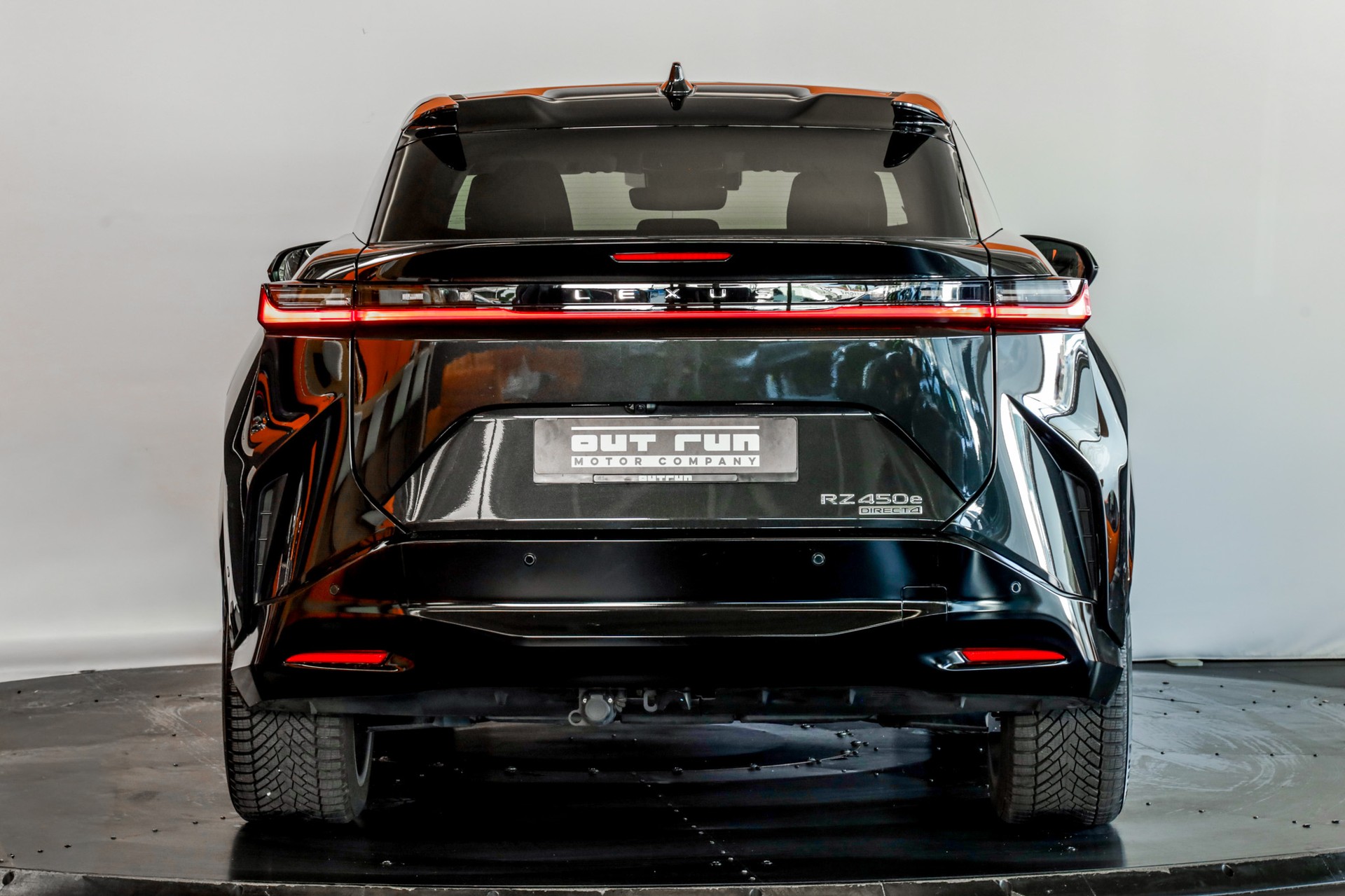LEXUS RZ 450e 71,4 KW AWD Excellence-showroom-element-2