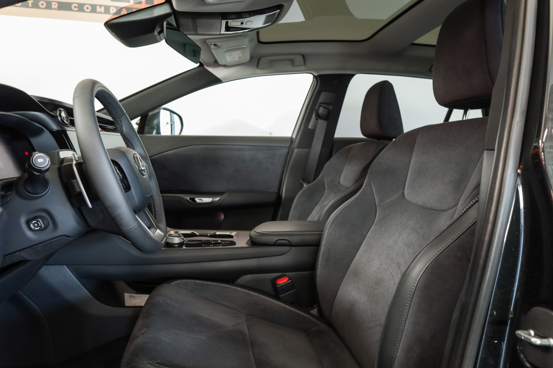 LEXUS RZ 450e 71,4 KW AWD Excellence-image-21