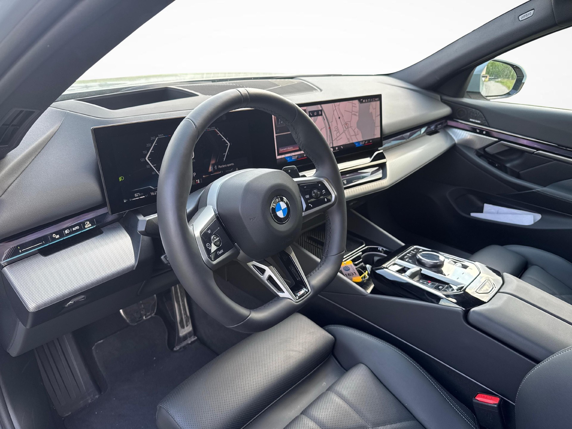 BMW 520d xDrive-image-11