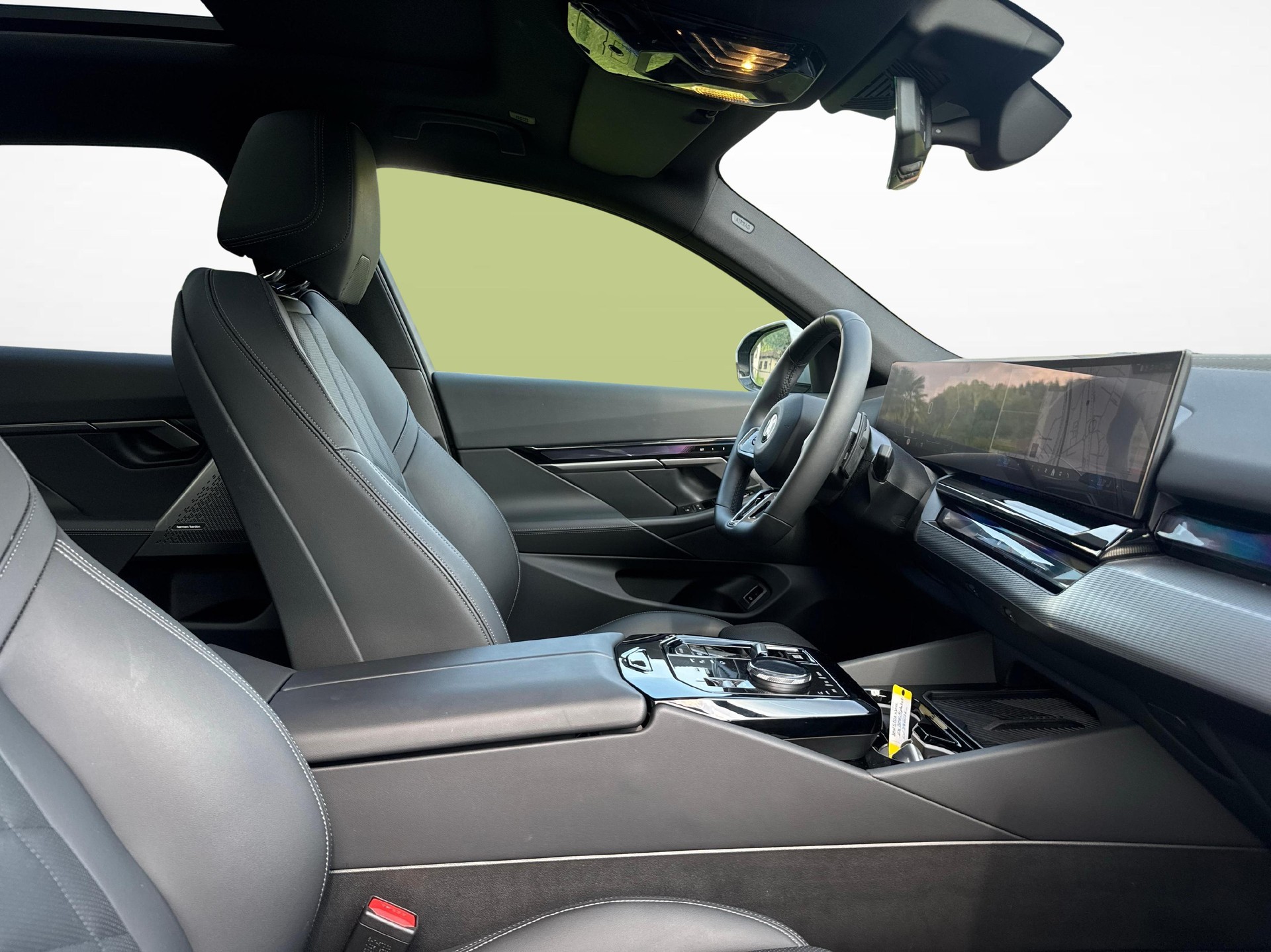 BMW 520d xDrive-image-16
