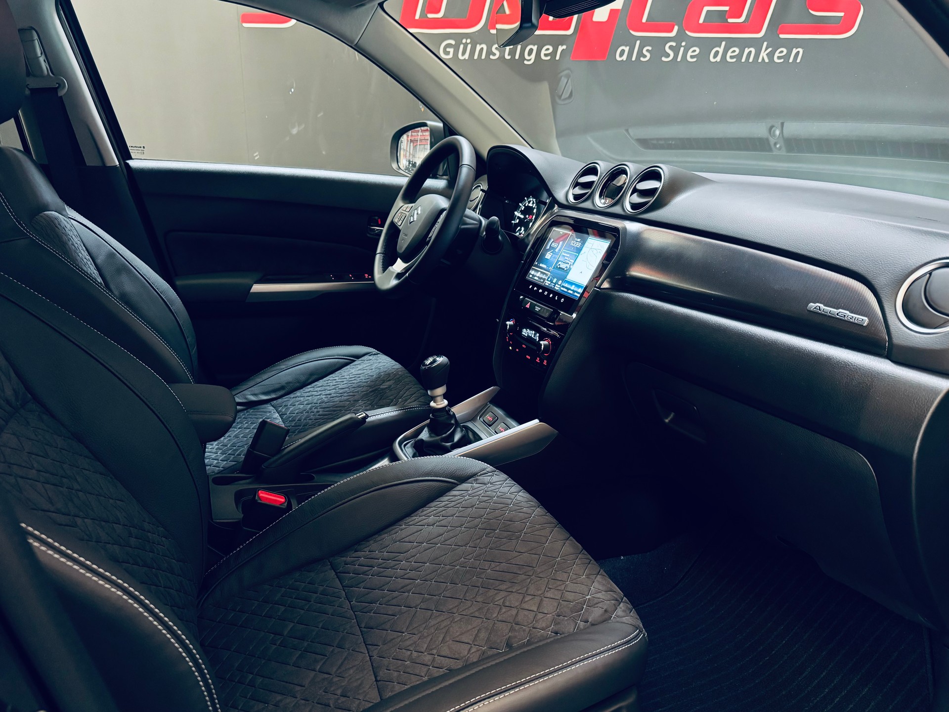 SUZUKI Vitara 1.4 Boosterjet Compact Top 4x4 Hybrid-image-18
