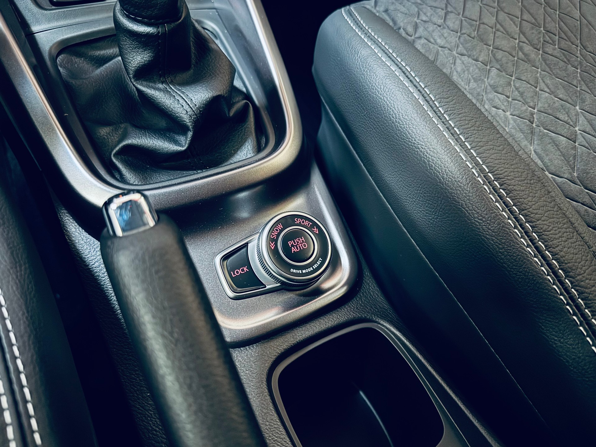 SUZUKI Vitara 1.4 Boosterjet Compact Top 4x4 Hybrid-image-17