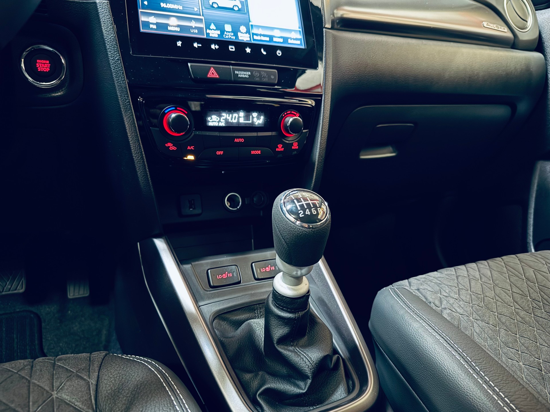 SUZUKI Vitara 1.4 Boosterjet Compact Top 4x4 Hybrid-image-16