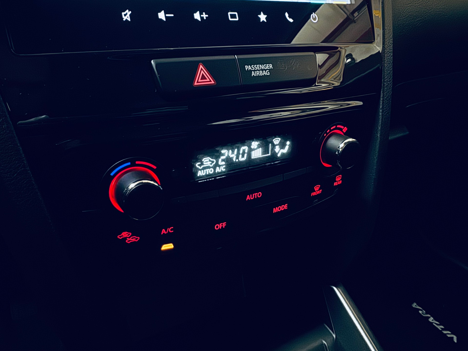 SUZUKI Vitara 1.4 Boosterjet Compact Top 4x4 Hybrid-image-26