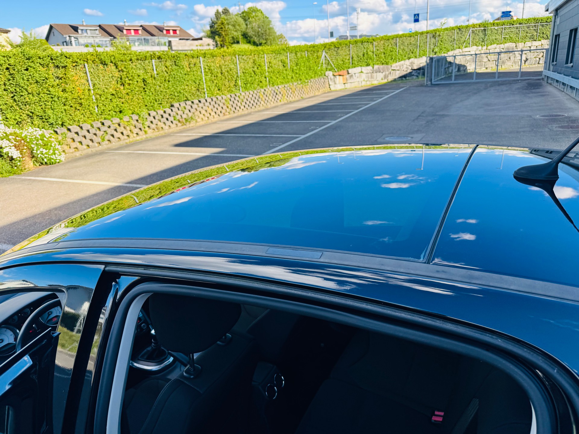 PEUGEOT 308 1.6 16V Turbo Swiss Edition-image-10