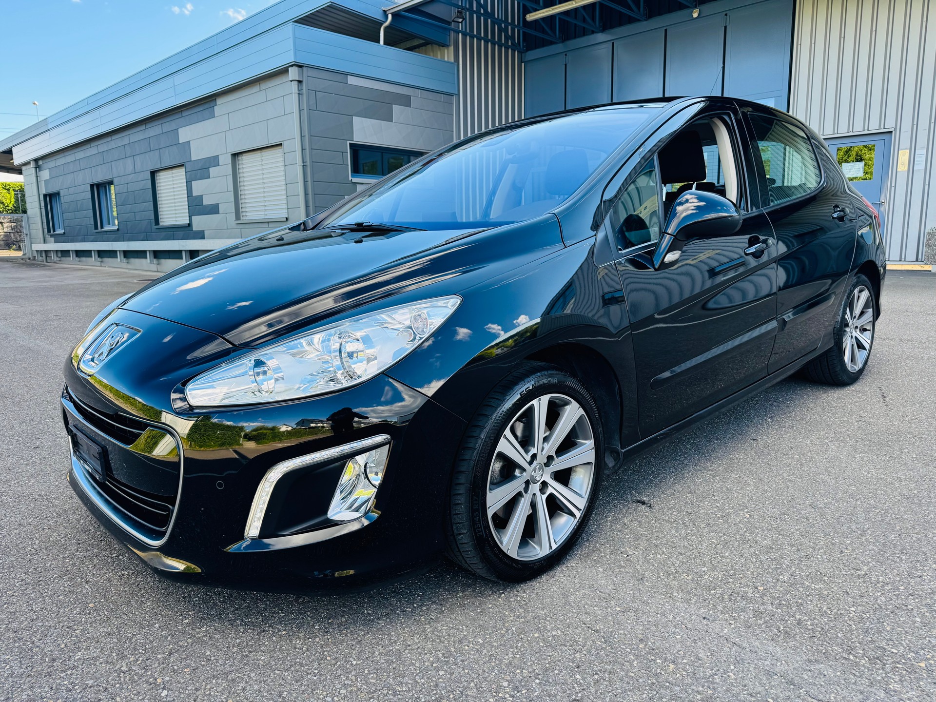 PEUGEOT 308 1.6 16V Turbo Swiss Edition