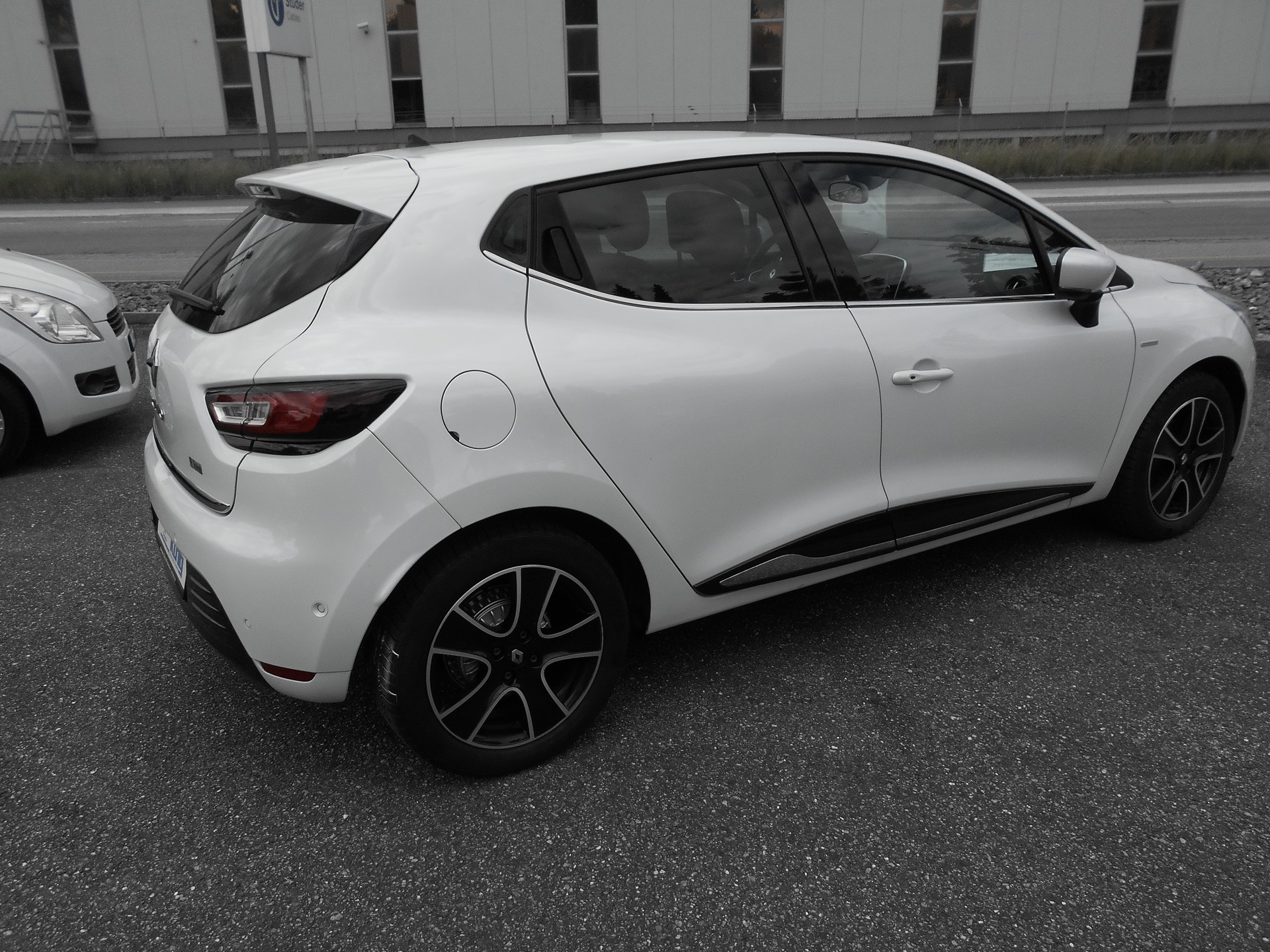 RENAULT Clio 1.2 16V T Swiss Edition EDC-image-2