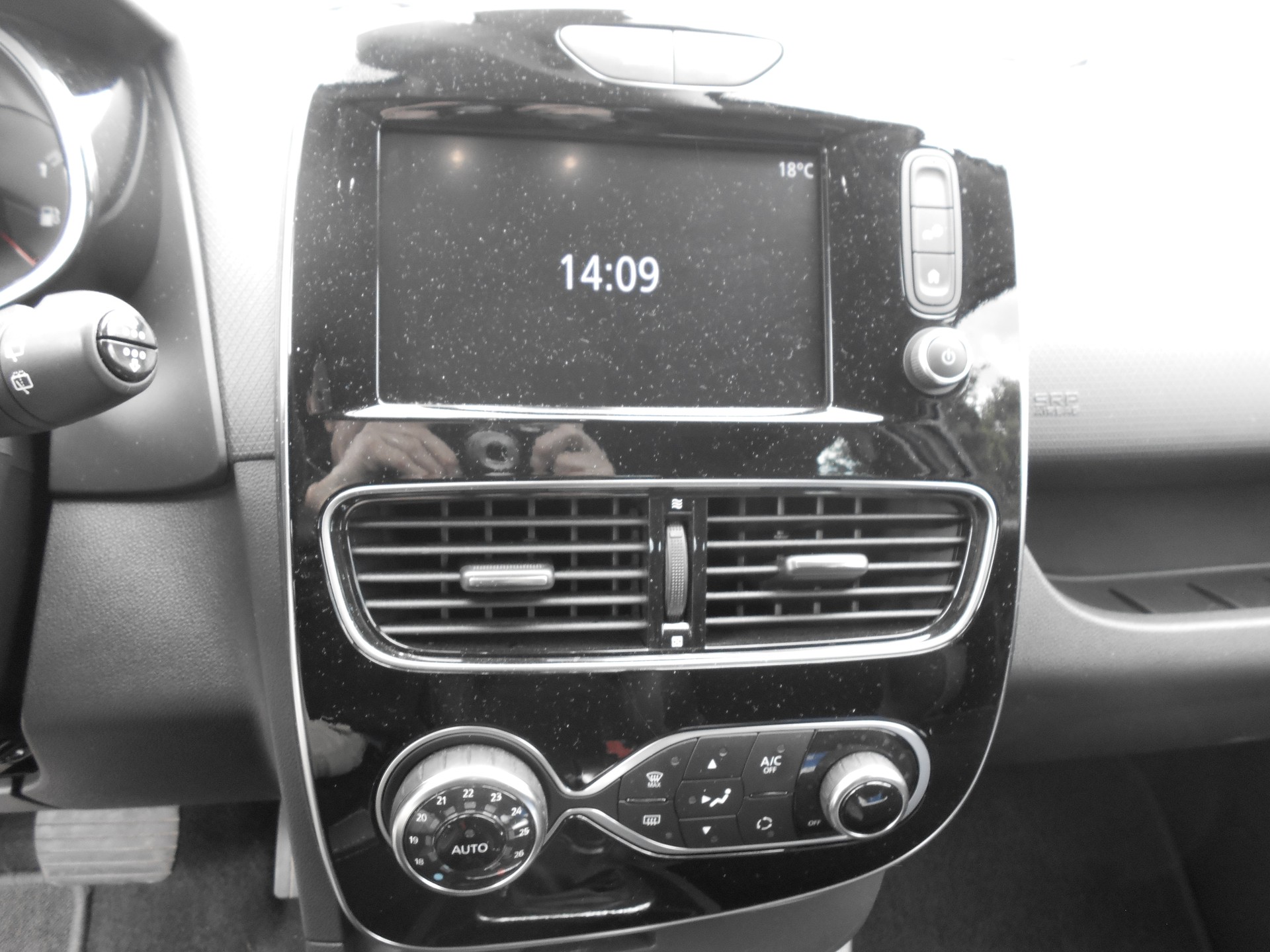 RENAULT Clio 1.2 16V T Swiss Edition EDC-image-9