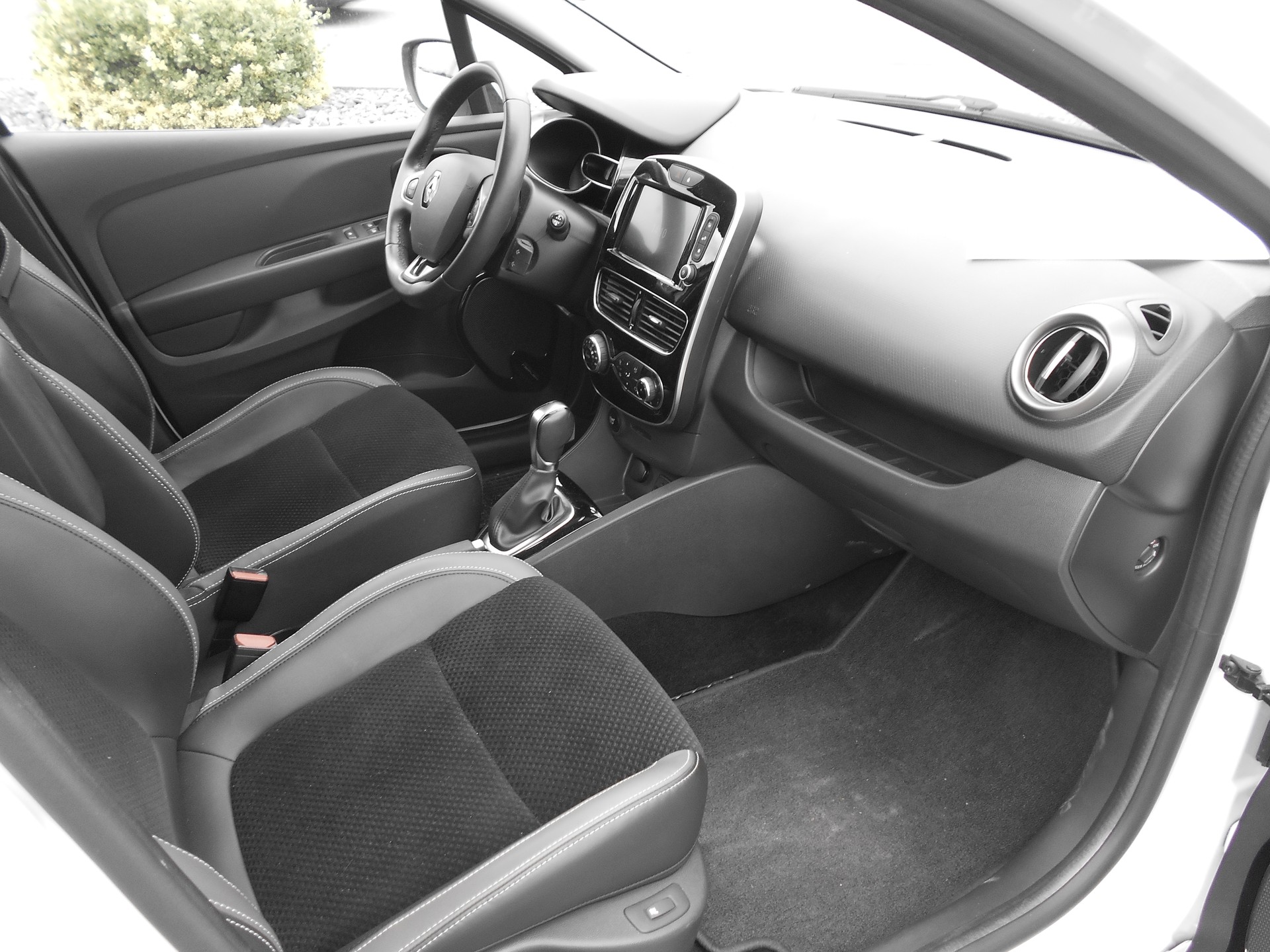 RENAULT Clio 1.2 16V T Swiss Edition EDC-image-5