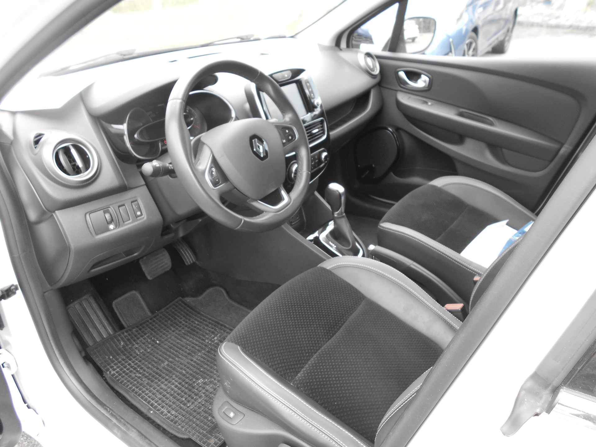 RENAULT Clio 1.2 16V T Swiss Edition EDC-image-4