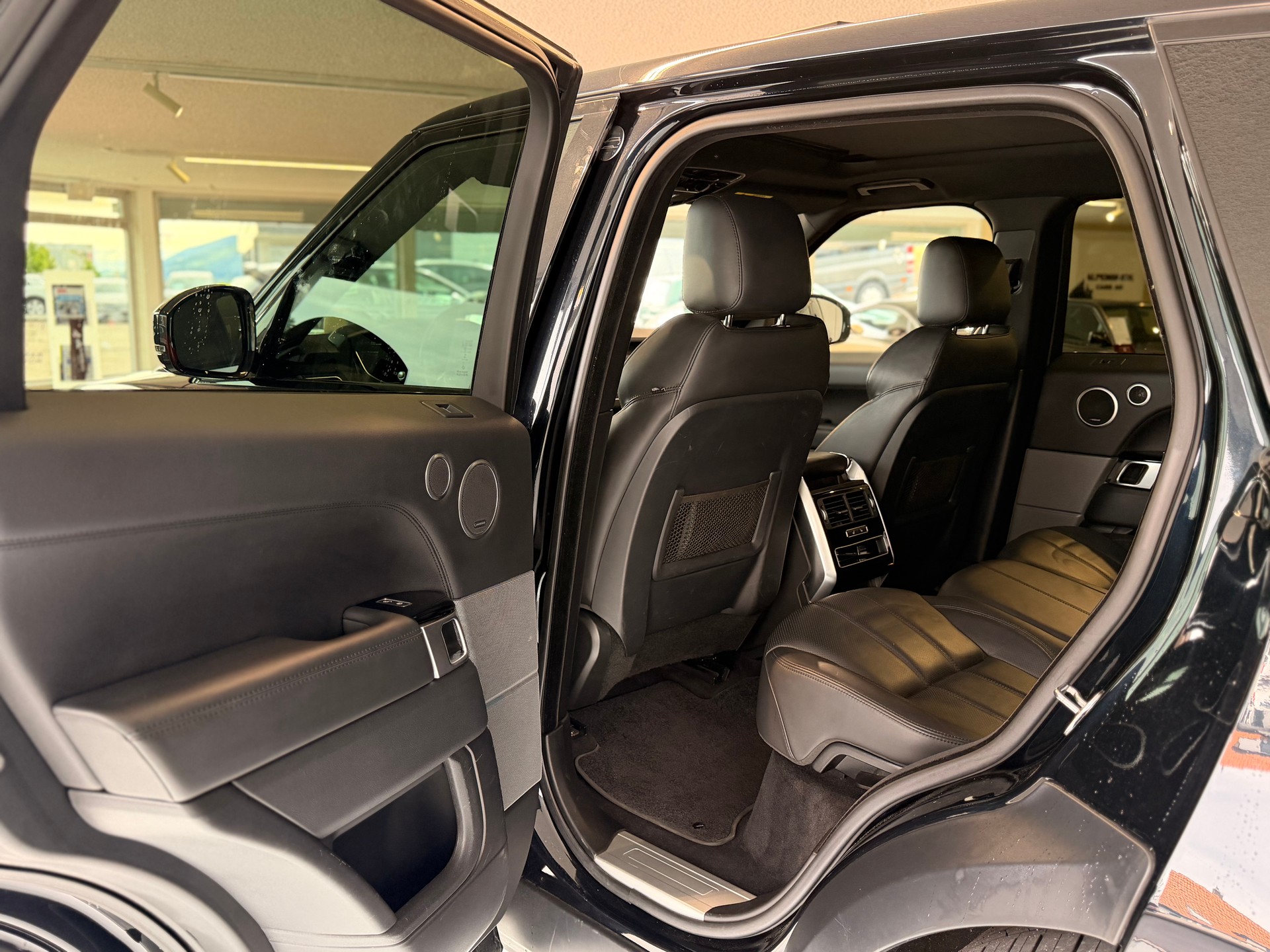 LAND ROVER Range Rover Sport 3.0 SDV6 HSE Automatic-image-17