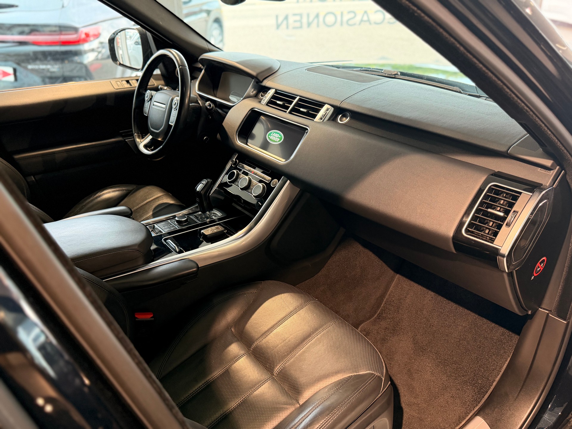 LAND ROVER Range Rover Sport 3.0 SDV6 HSE Automatic-image-24