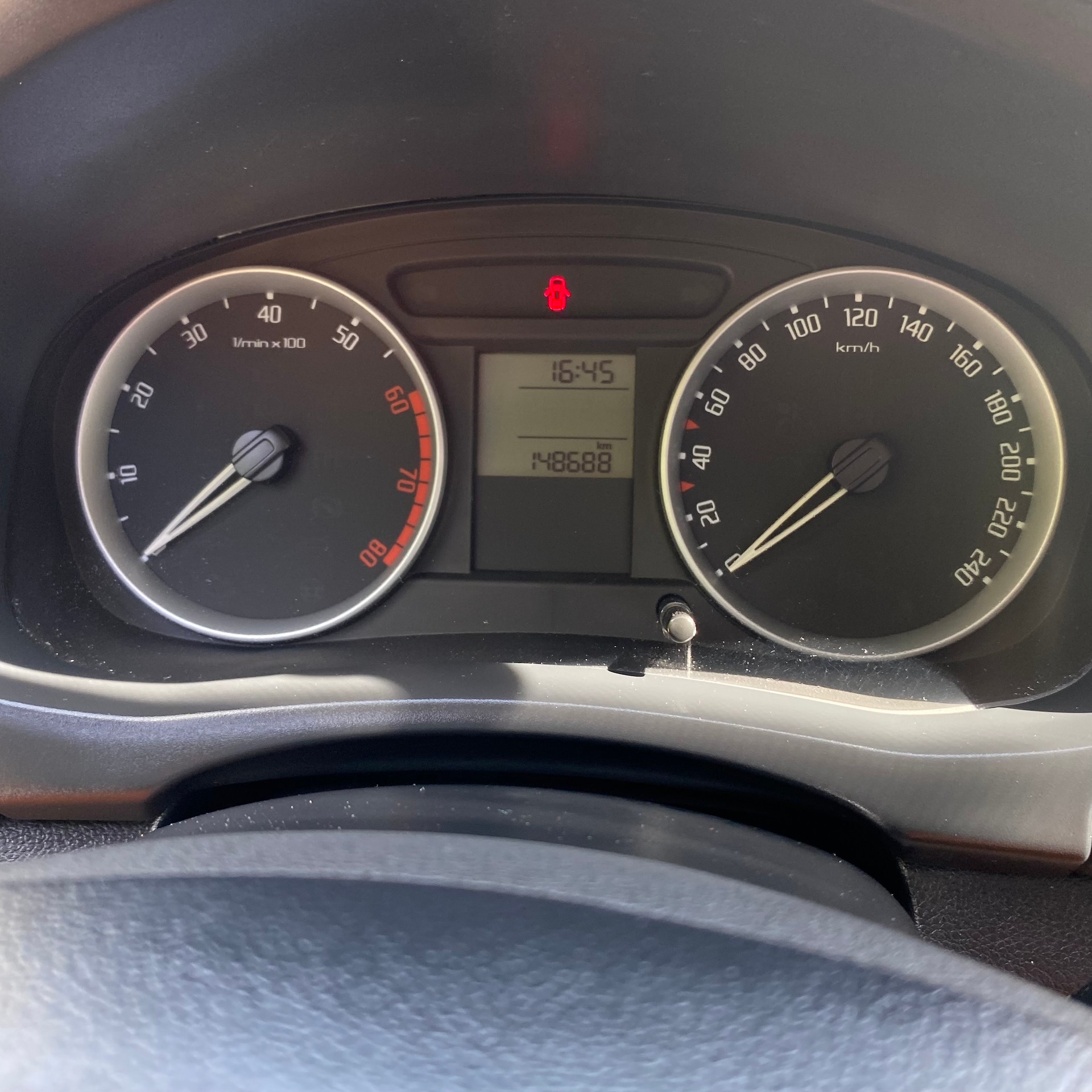 SKODA Fabia 1.4 Ambiente-image-5