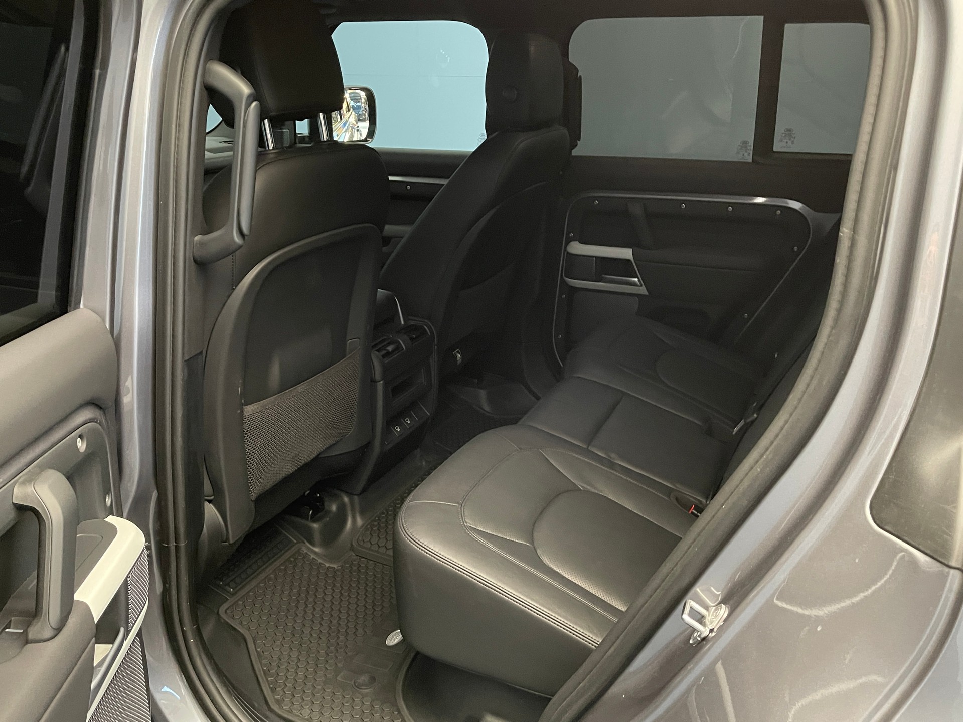 LAND ROVER Defender 110 3.0 D I6 300 SE-image-9