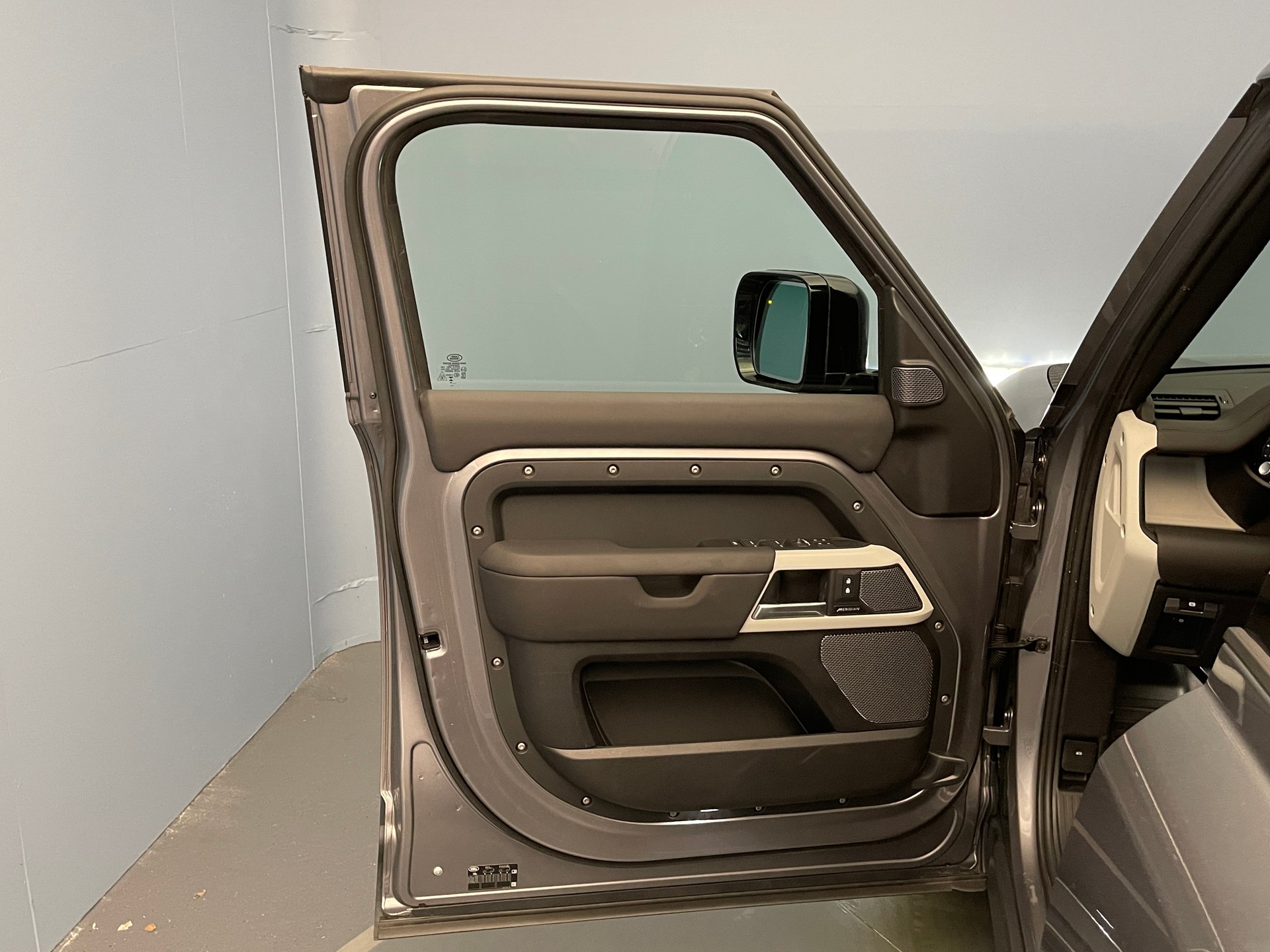 LAND ROVER Defender 110 3.0 D I6 300 SE-image-5