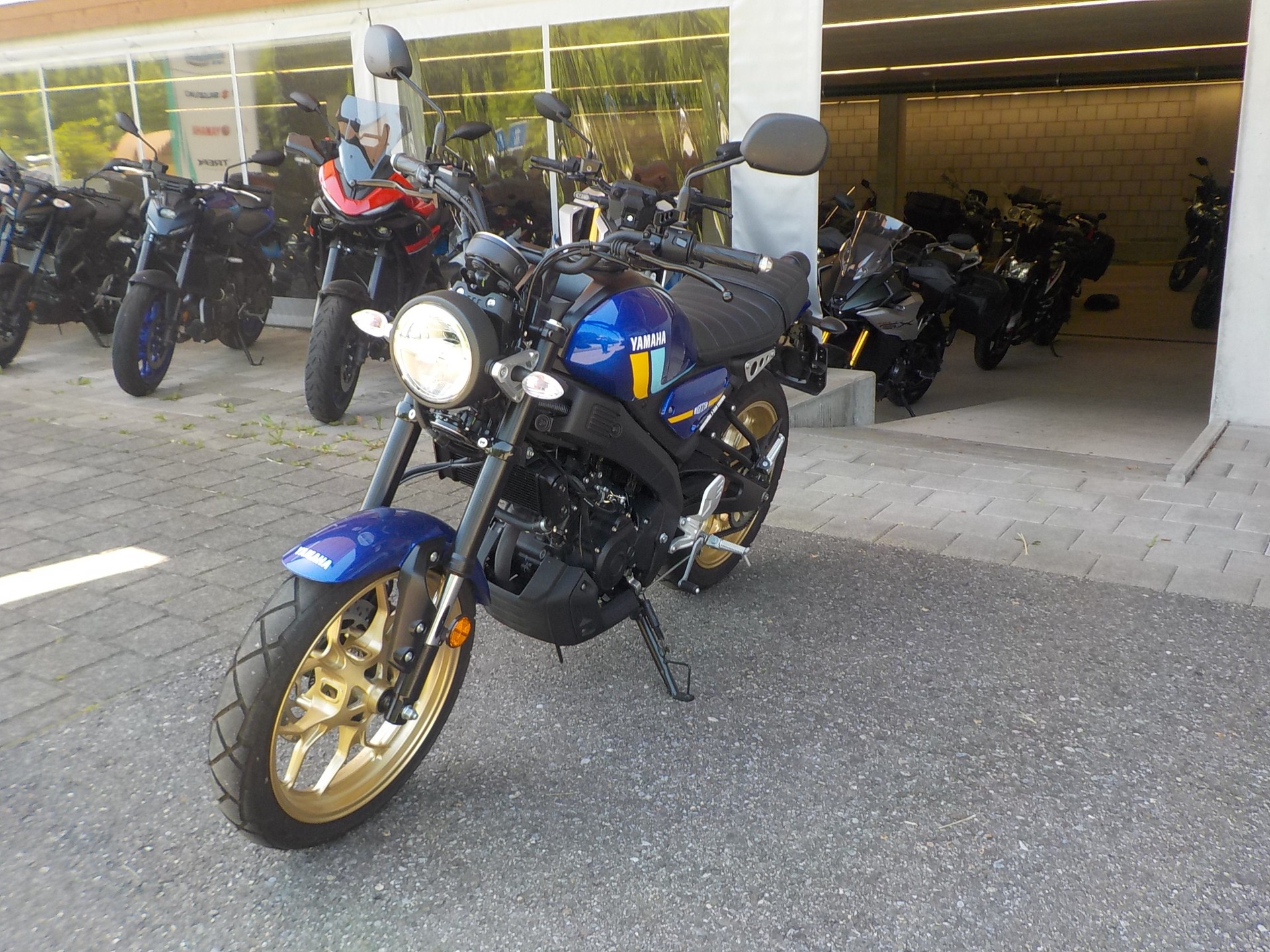 YAMAHA XSR 125-image-2