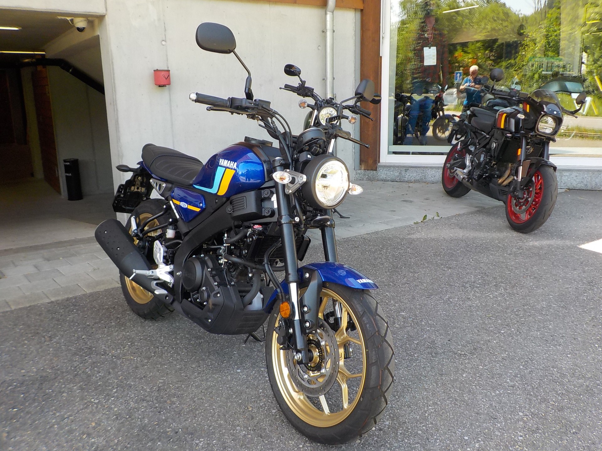 YAMAHA XSR 125-image-1