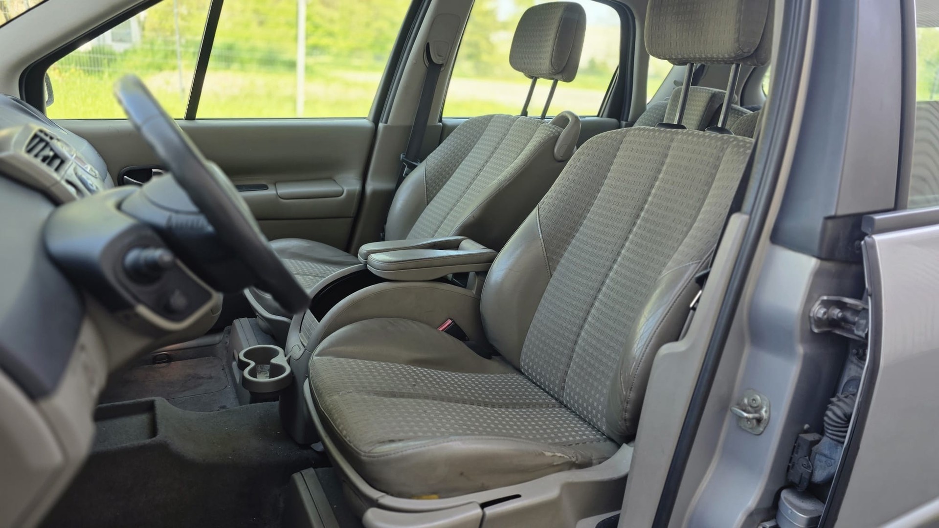 RENAULT Scénic 2.0 16V Dynamique-image-9