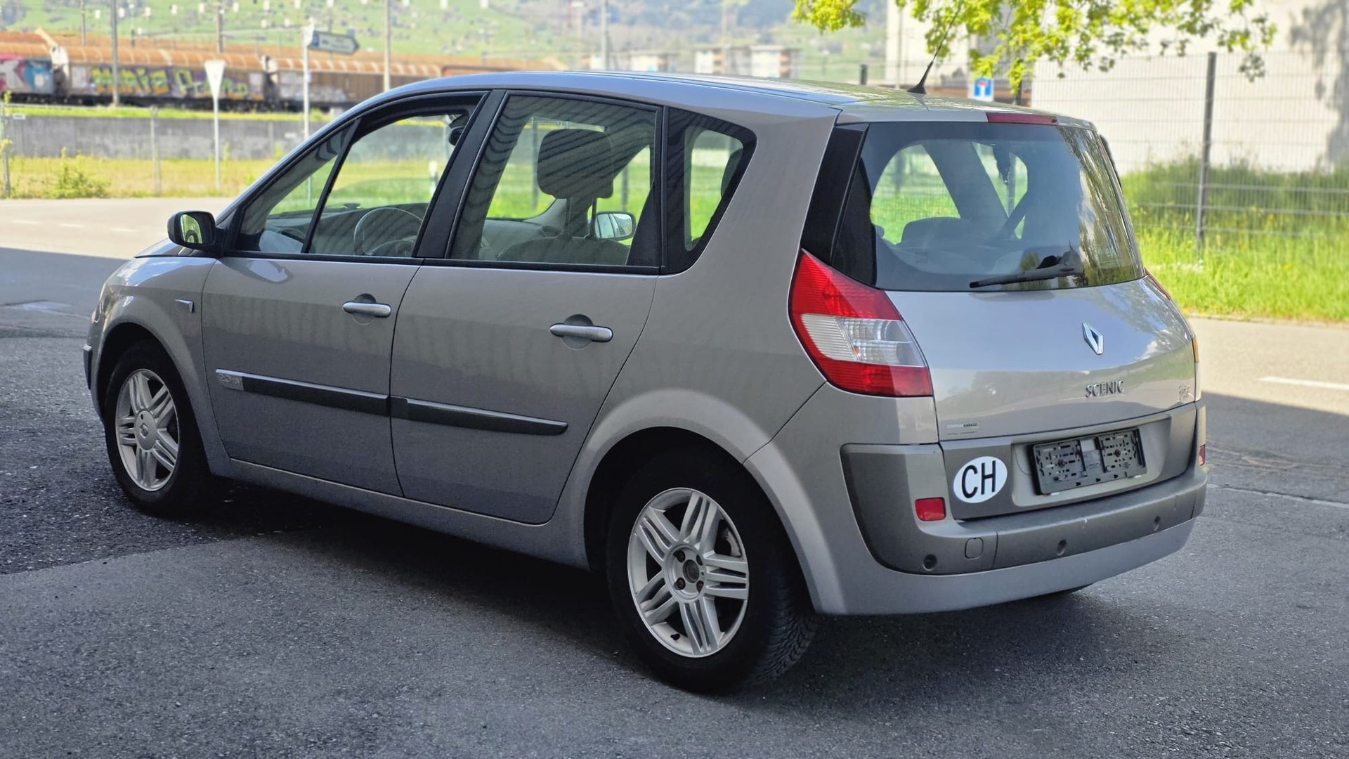 RENAULT Scénic 2.0 16V Dynamique-image-3