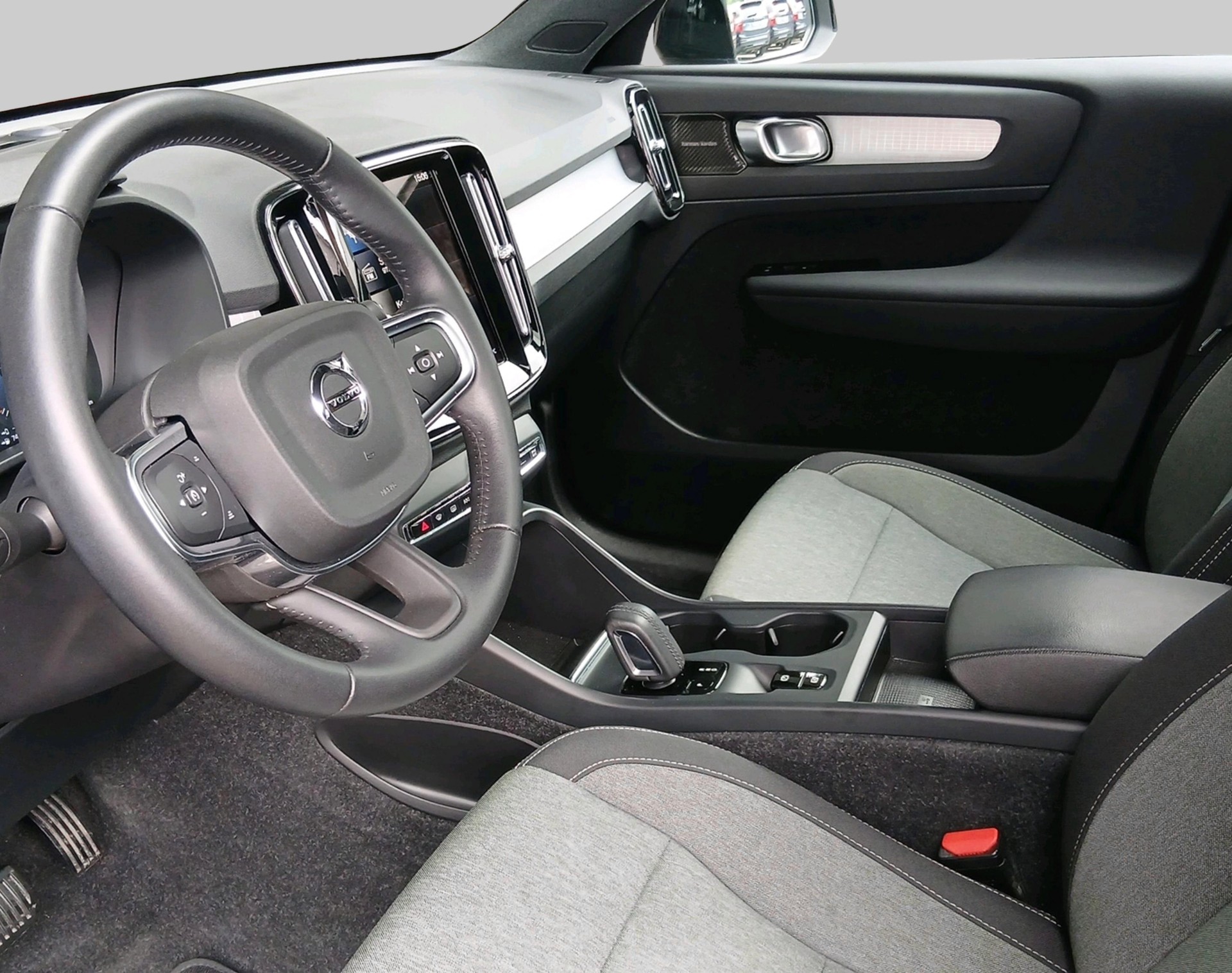 VOLVO XC40 1.5 T4 PiH R-Design Expre-showroom-element-2