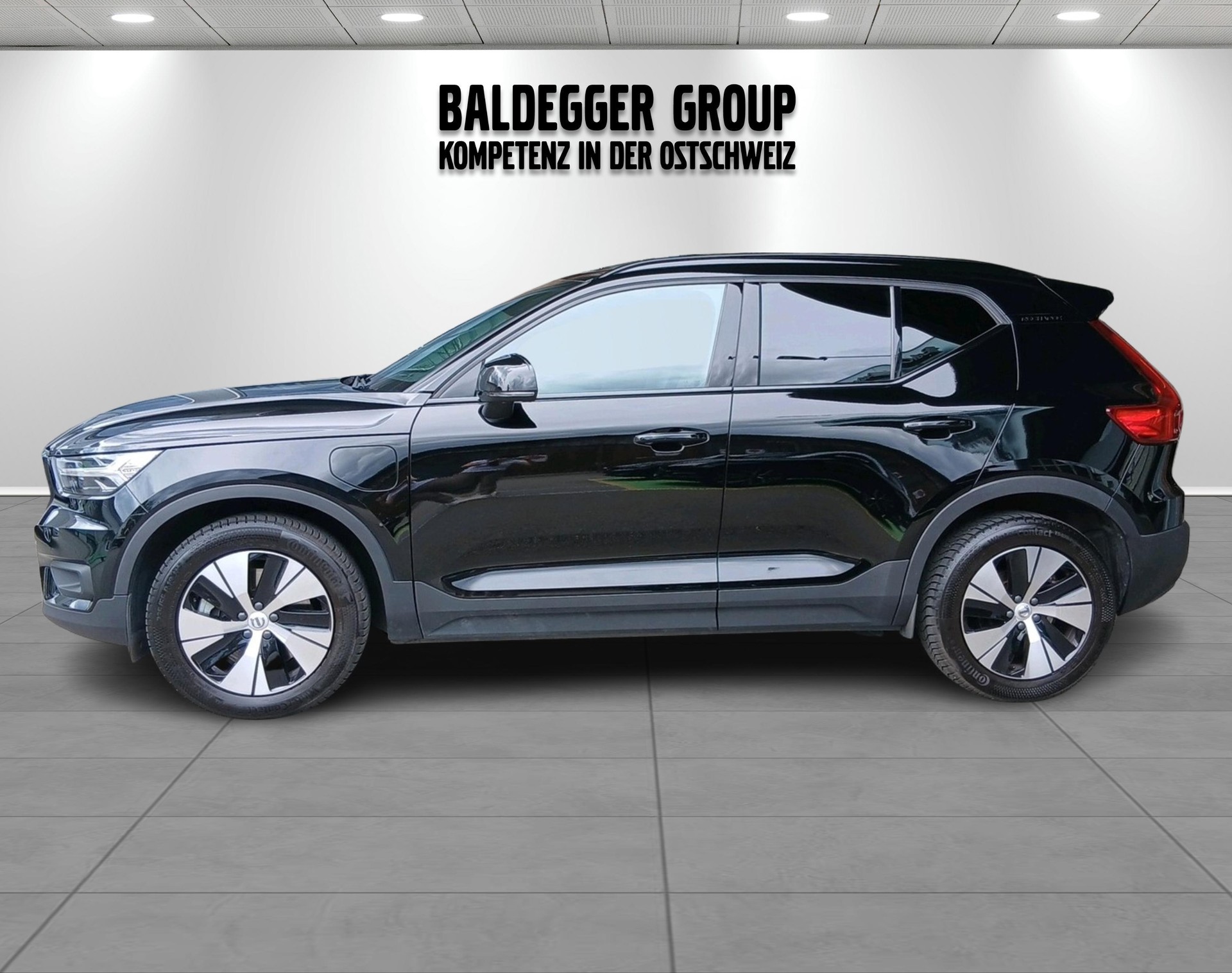 VOLVO XC40 1.5 T4 PiH R-Design Expre-image-8
