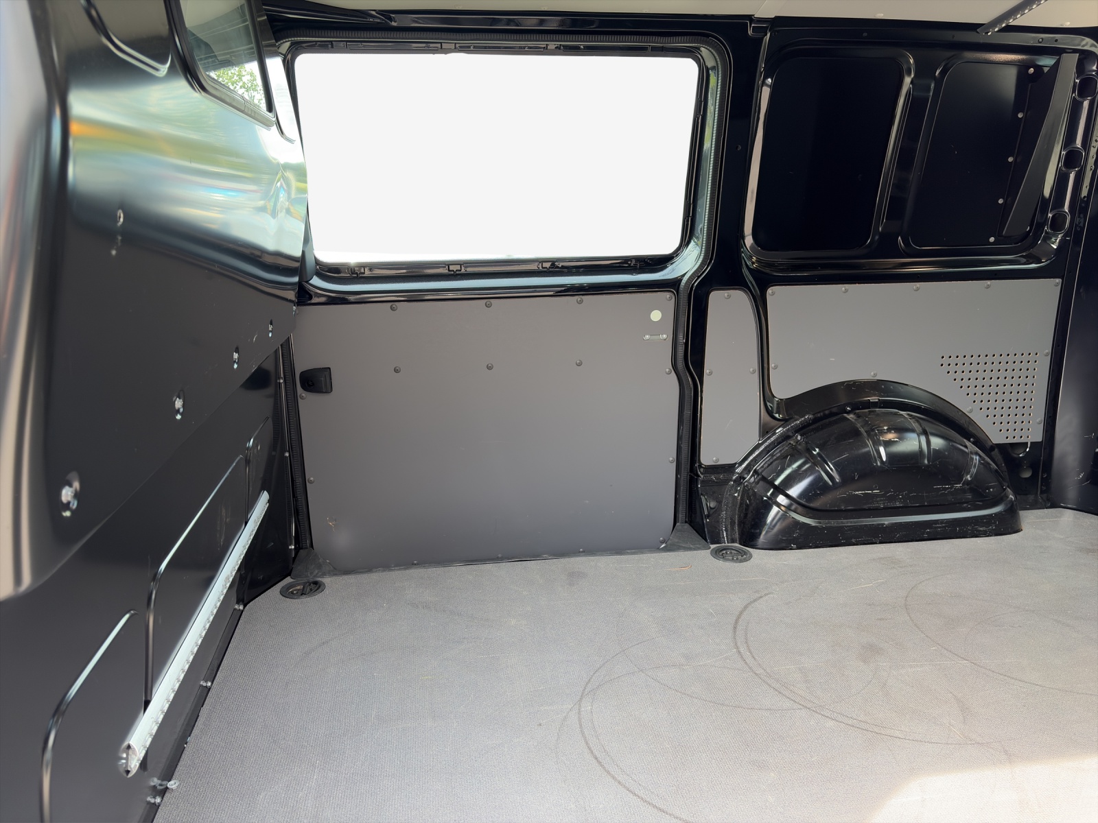 VW T6.1 2.0 TDI DSG-image-11