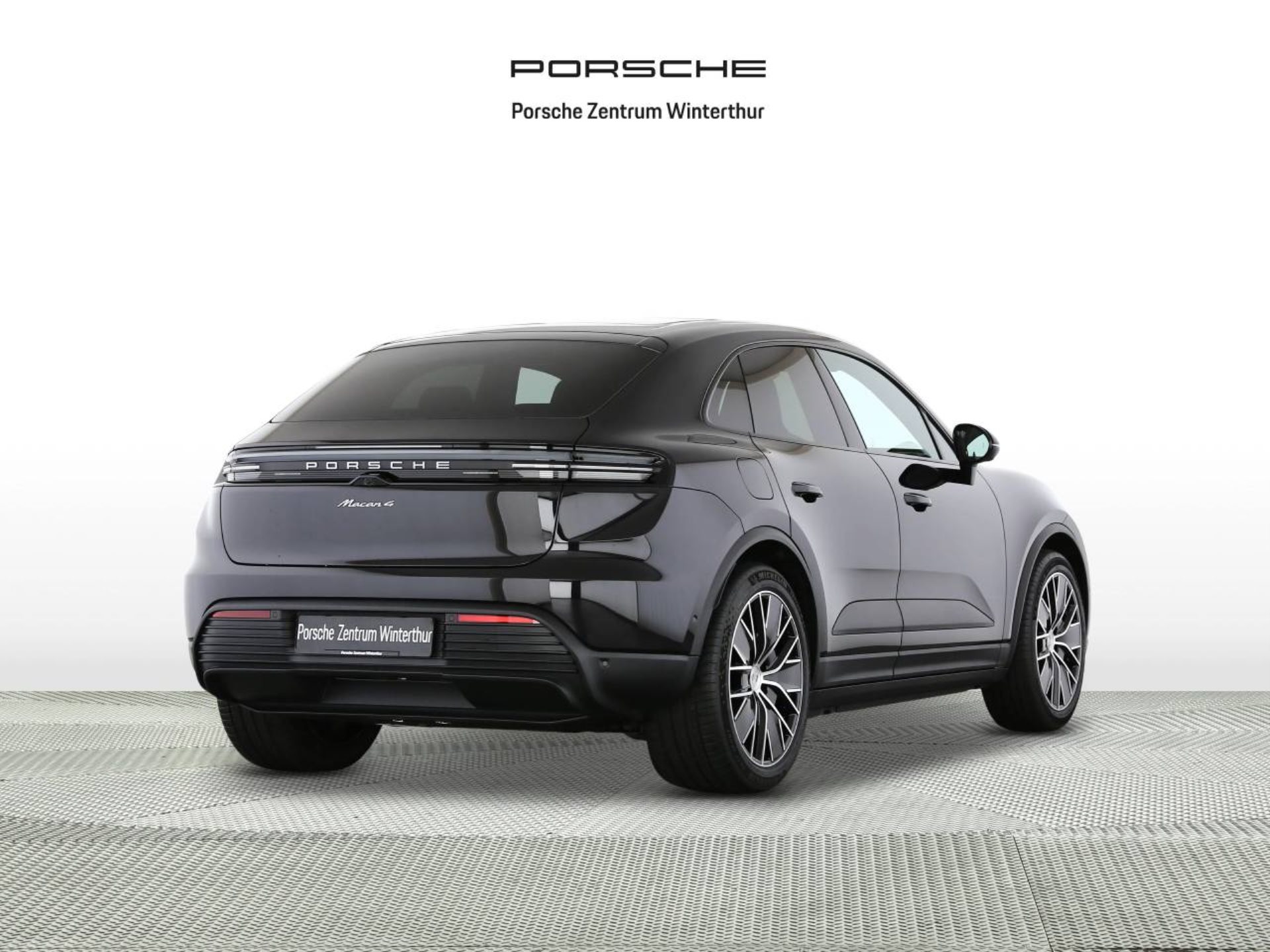 PORSCHE Macan 4-showroom-element-2
