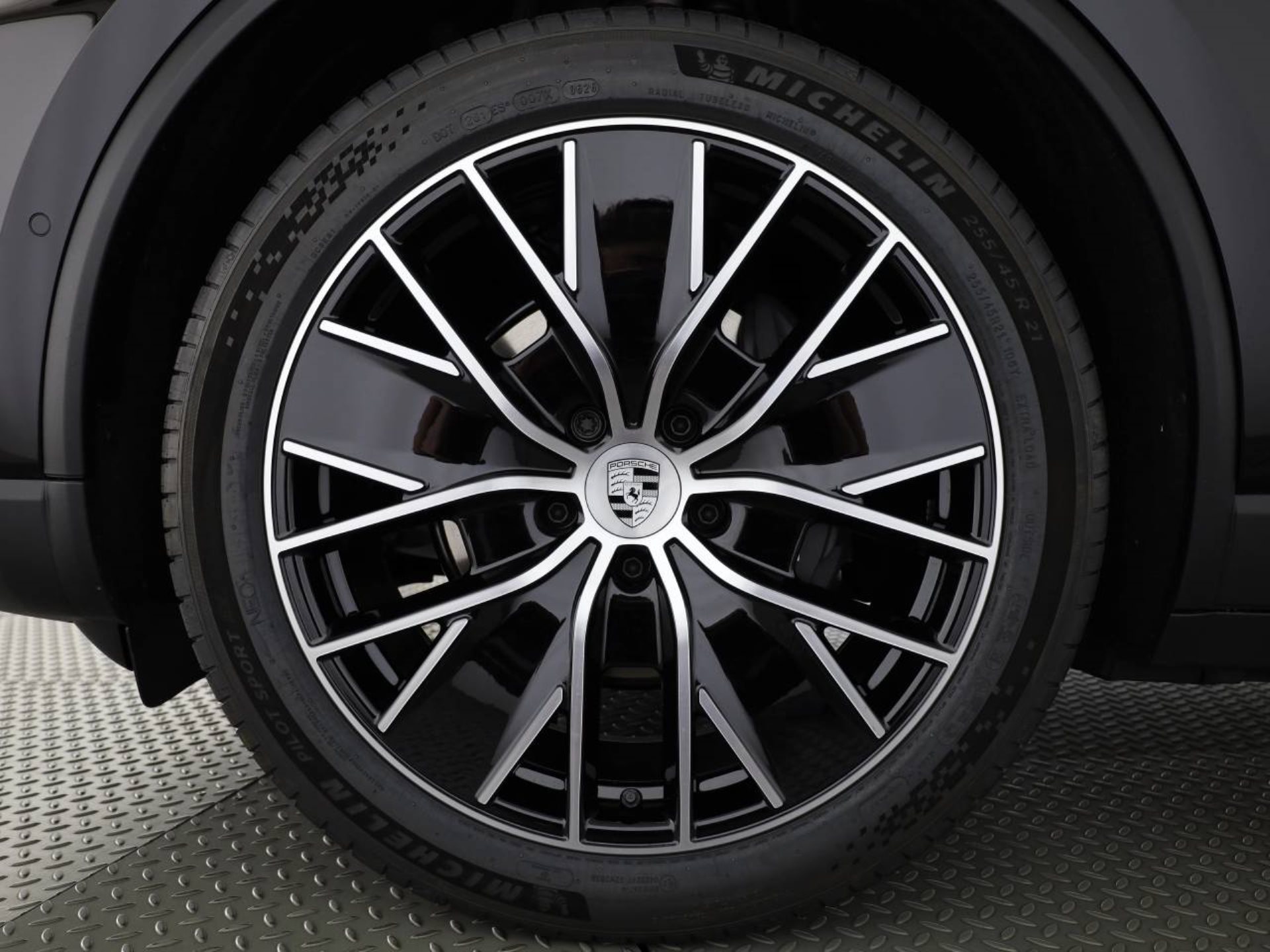 PORSCHE Macan 4-image-8