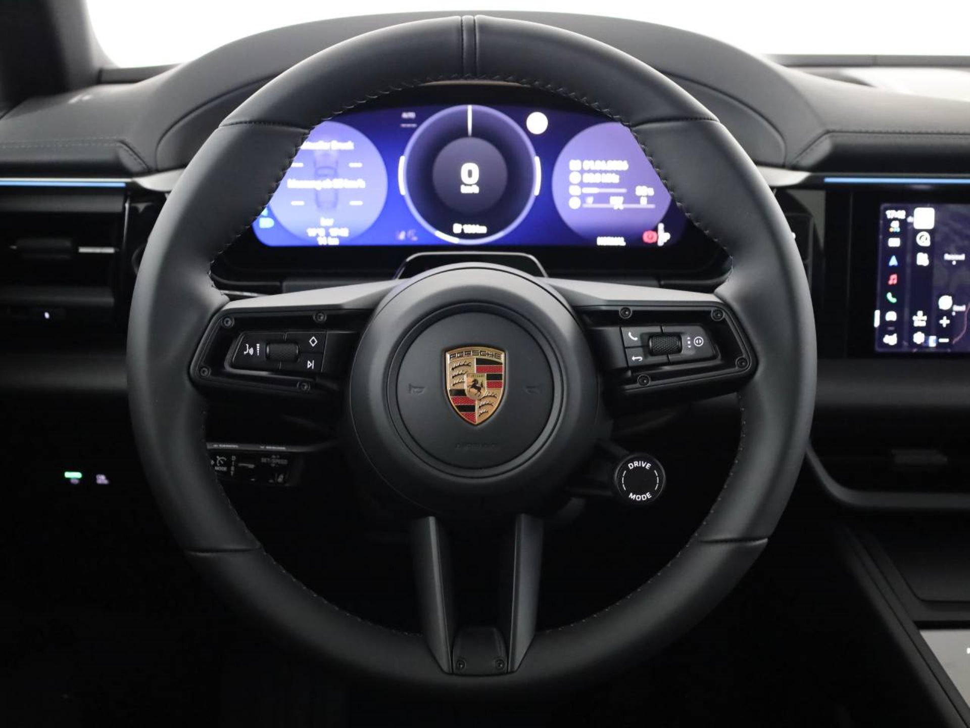 PORSCHE Macan 4-image-9
