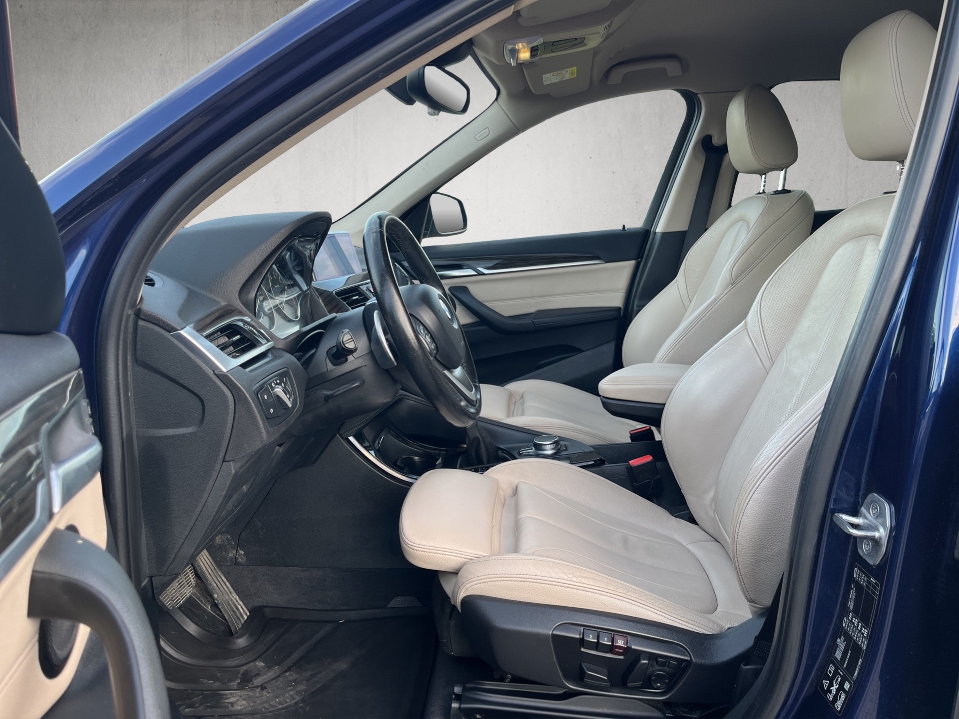 BMW X1 xDrive 20i xLine Steptronic-image-9