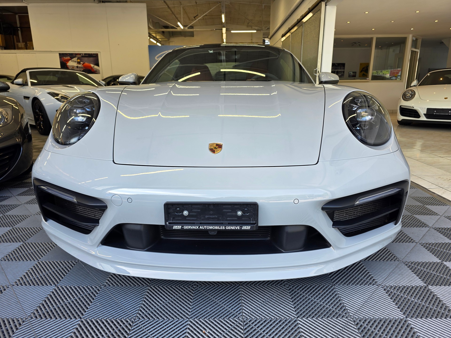 PORSCHE 911 Carrera 4S-showroom-element-3