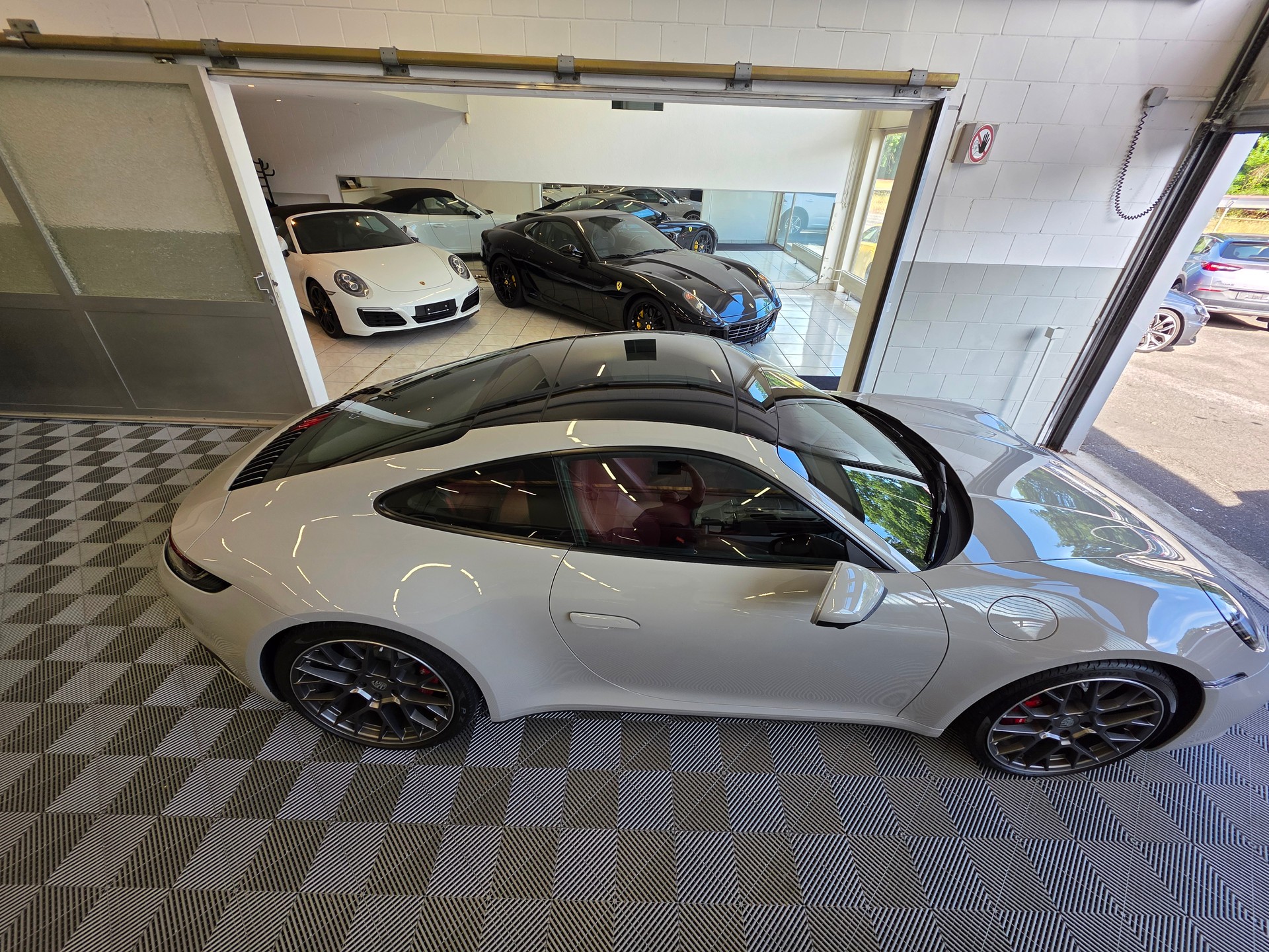 PORSCHE 911 Carrera 4S-image-6