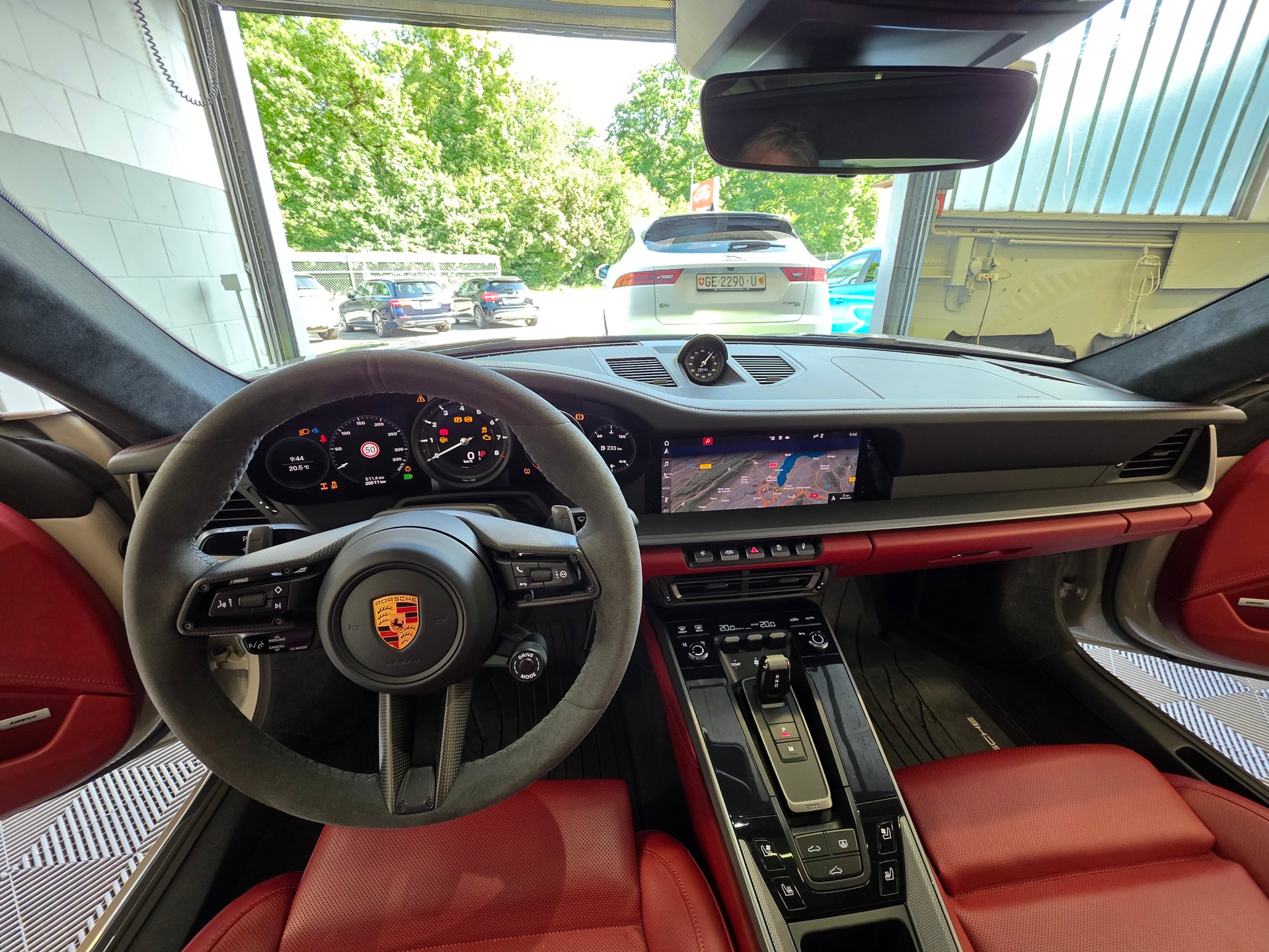 PORSCHE 911 Carrera 4S-image-8
