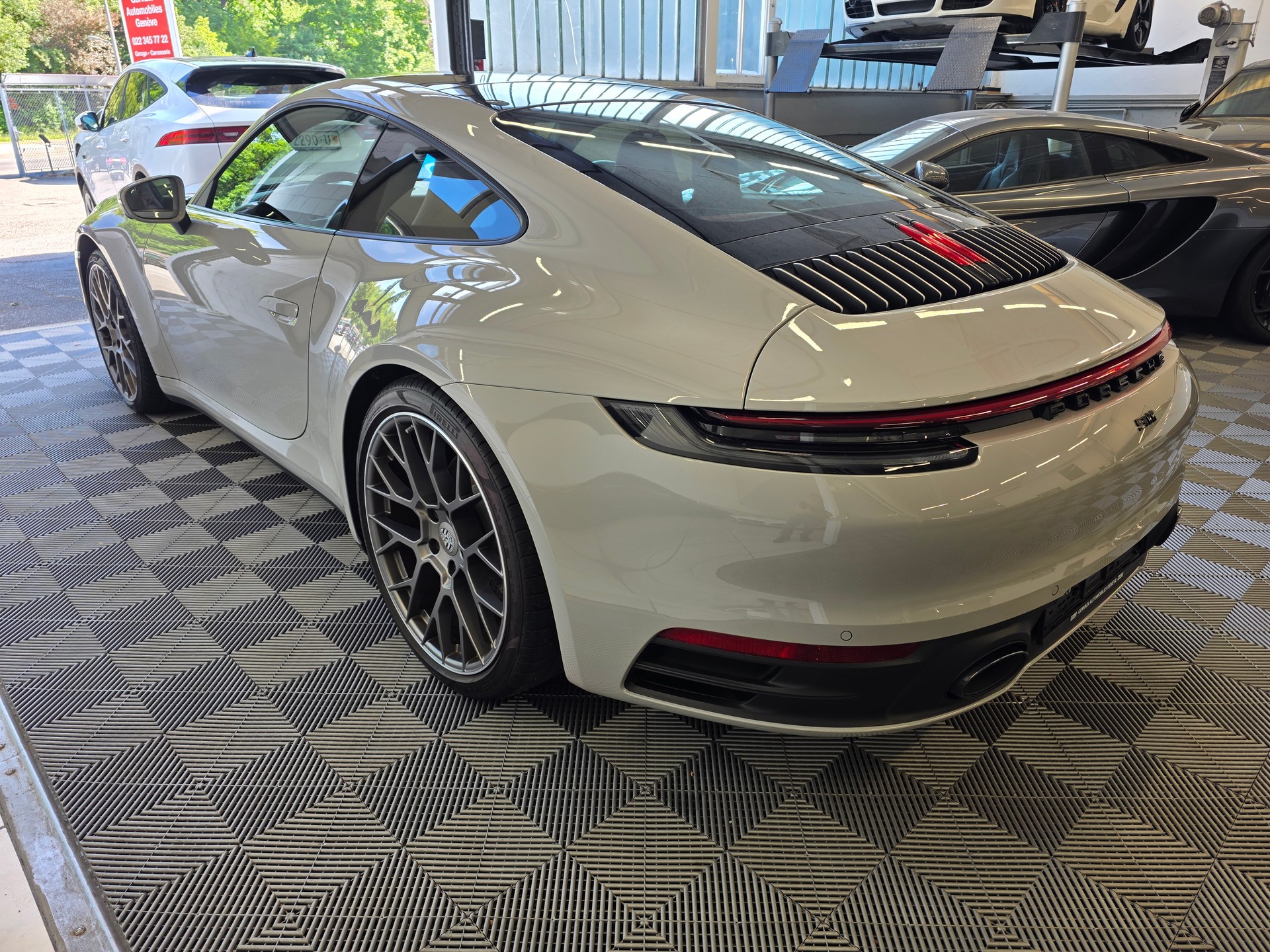 PORSCHE 911 Carrera 4S-image-5