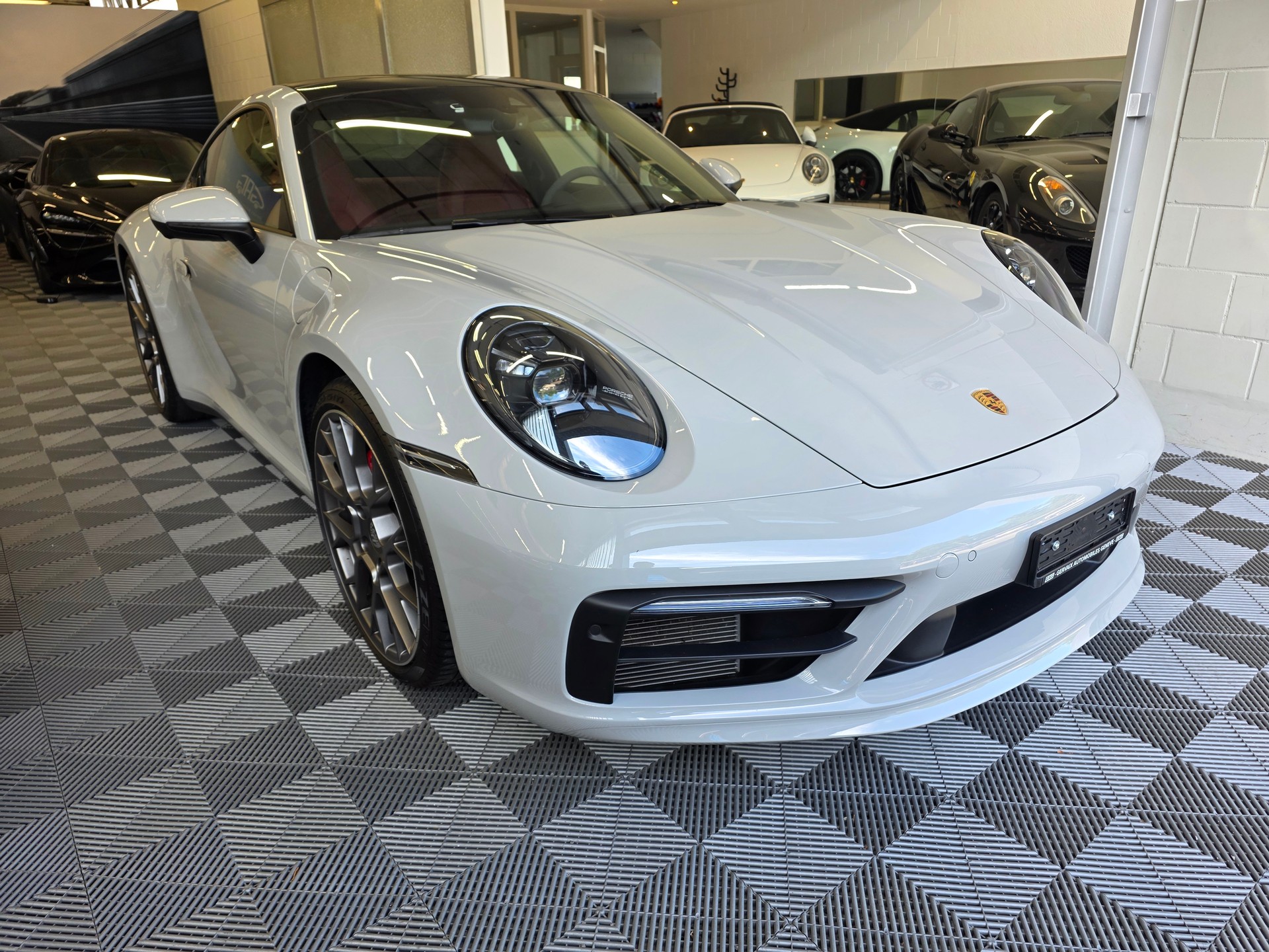 PORSCHE 911 Carrera 4S-showroom-element-1