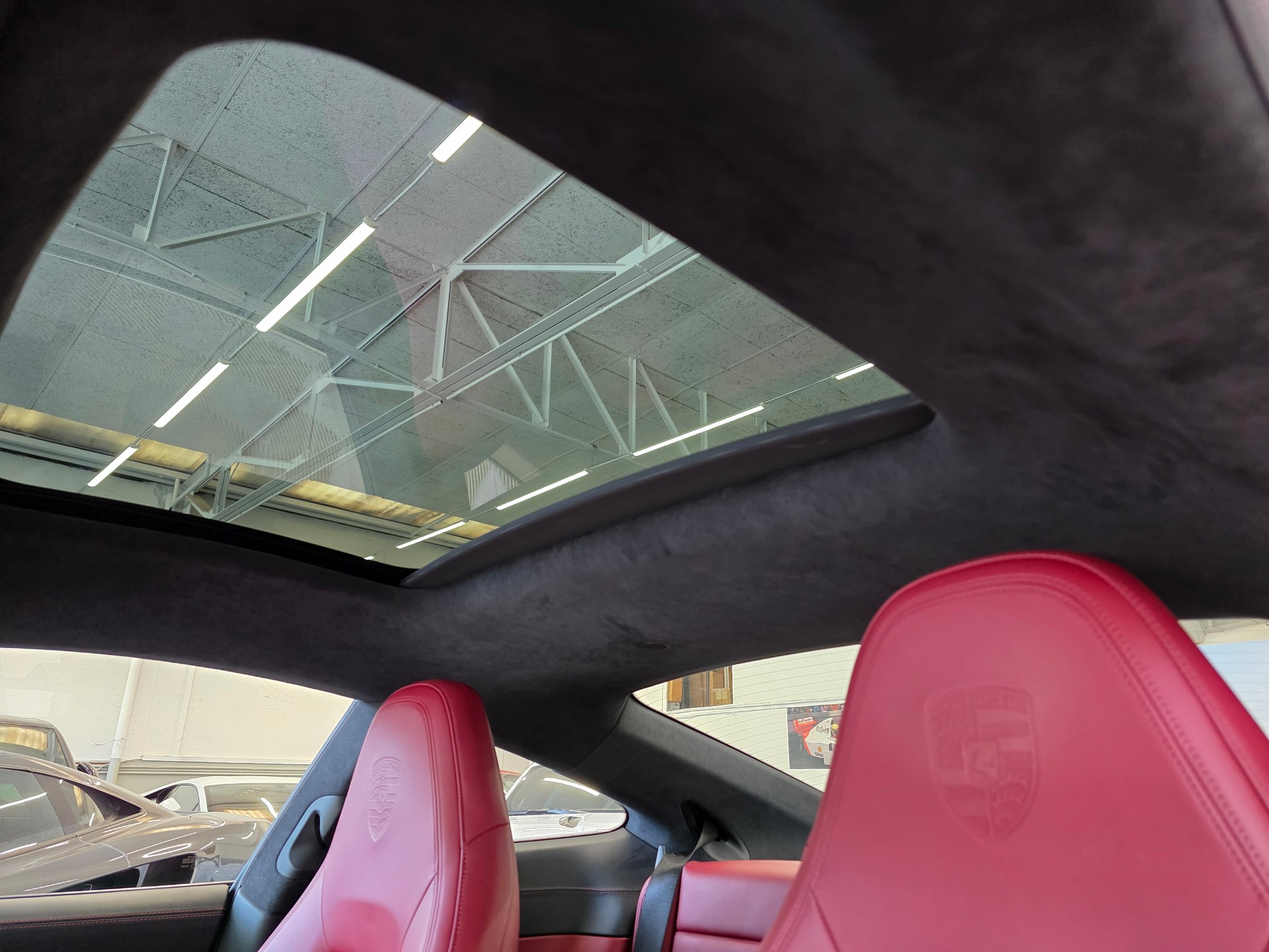 PORSCHE 911 Carrera 4S-image-10