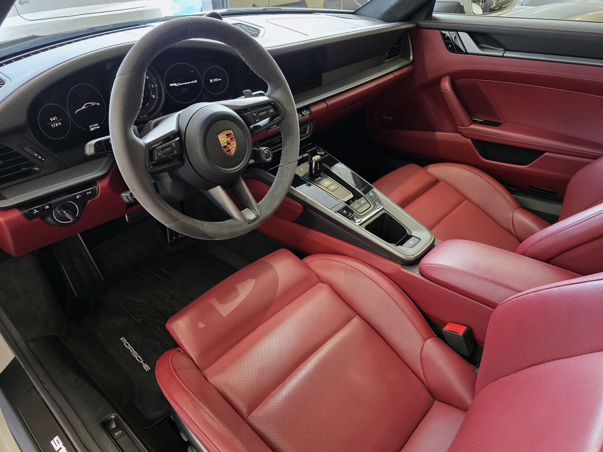 PORSCHE 911 Carrera 4S-image-9
