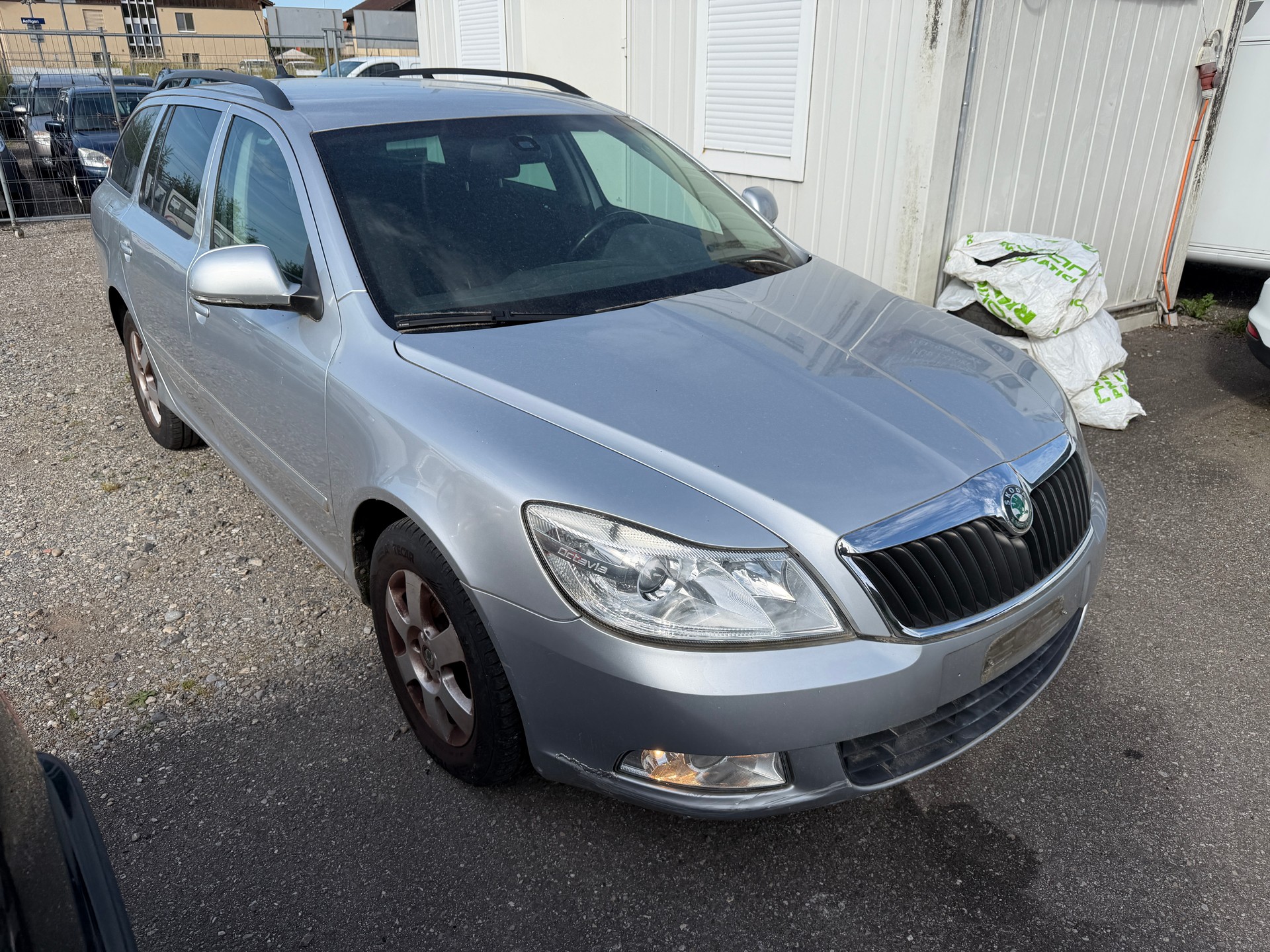 SKODA Octavia Combi 2.0 TDI Adventure 4x4-image-1