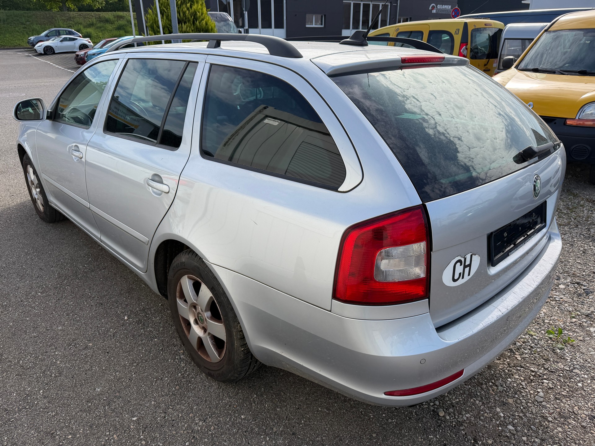 SKODA Octavia Combi 2.0 TDI Adventure 4x4-image-3