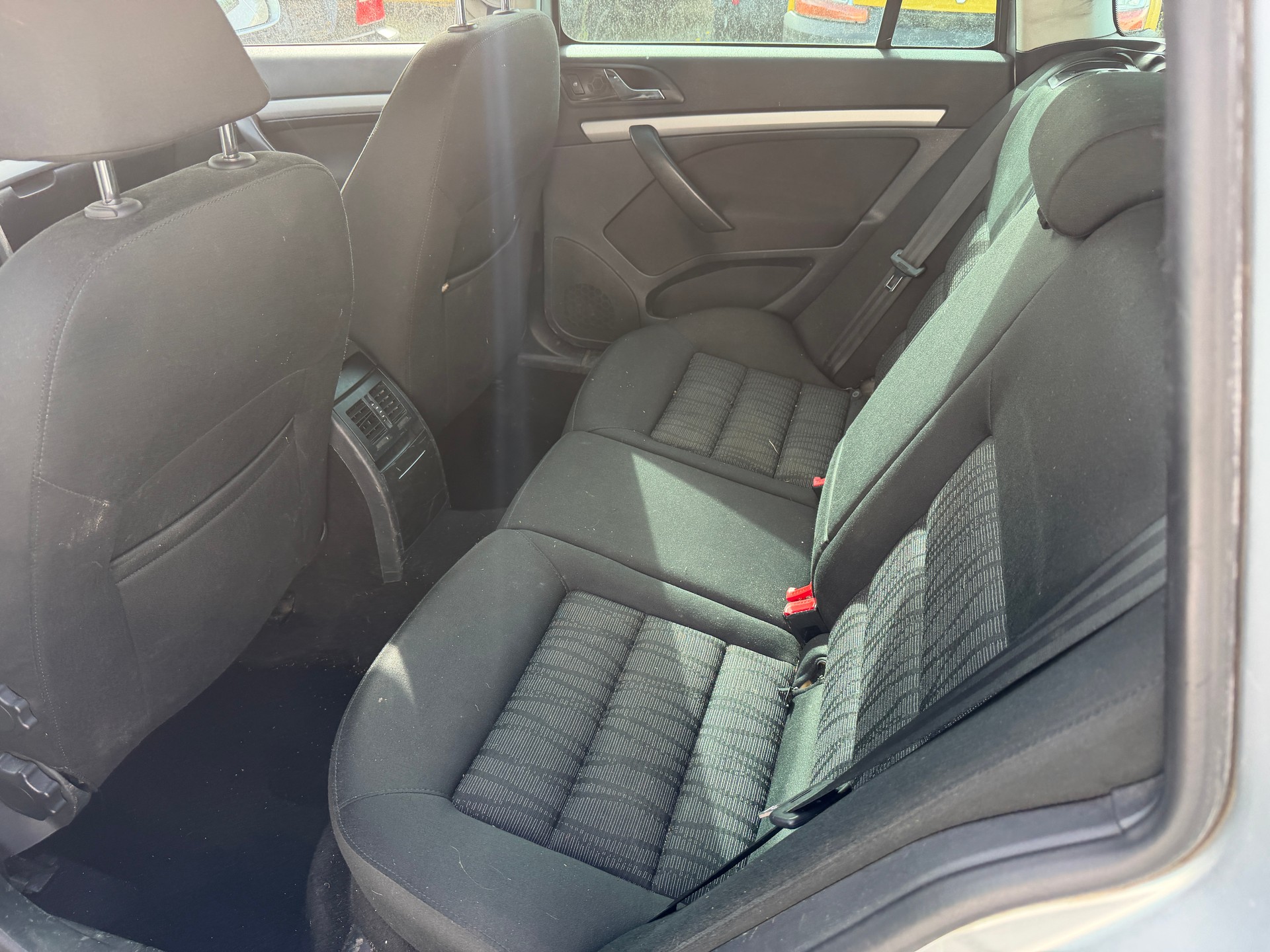 SKODA Octavia Combi 2.0 TDI Adventure 4x4-image-5