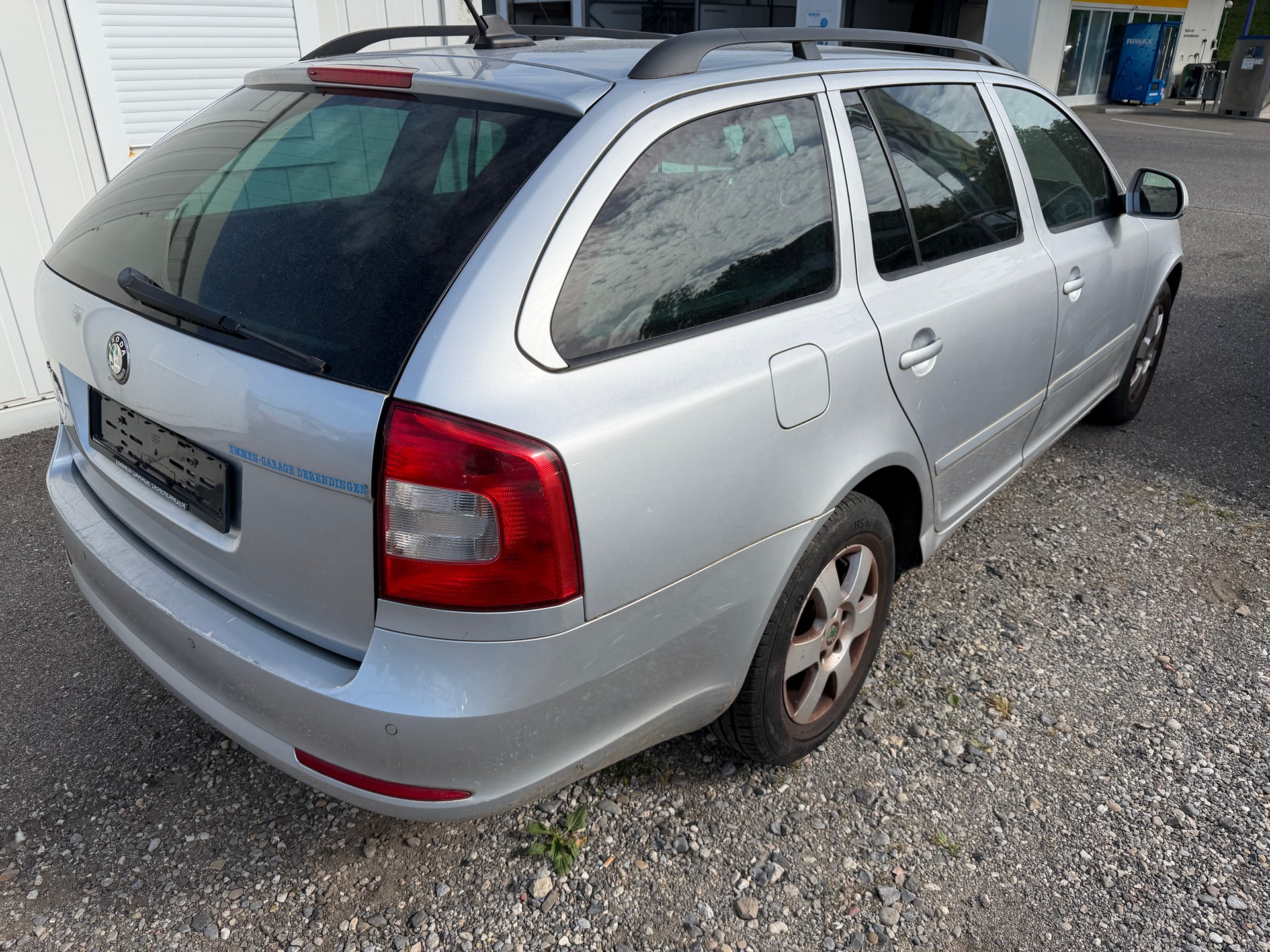 SKODA Octavia Combi 2.0 TDI Adventure 4x4-image-2