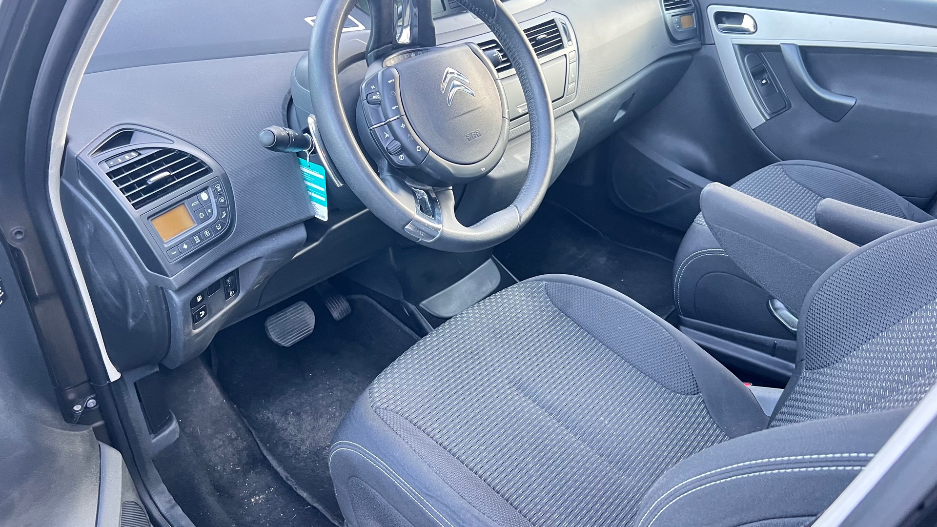 CITROEN C4 Picasso 1.6i 16V THP Swiss Style EGS6-image-4